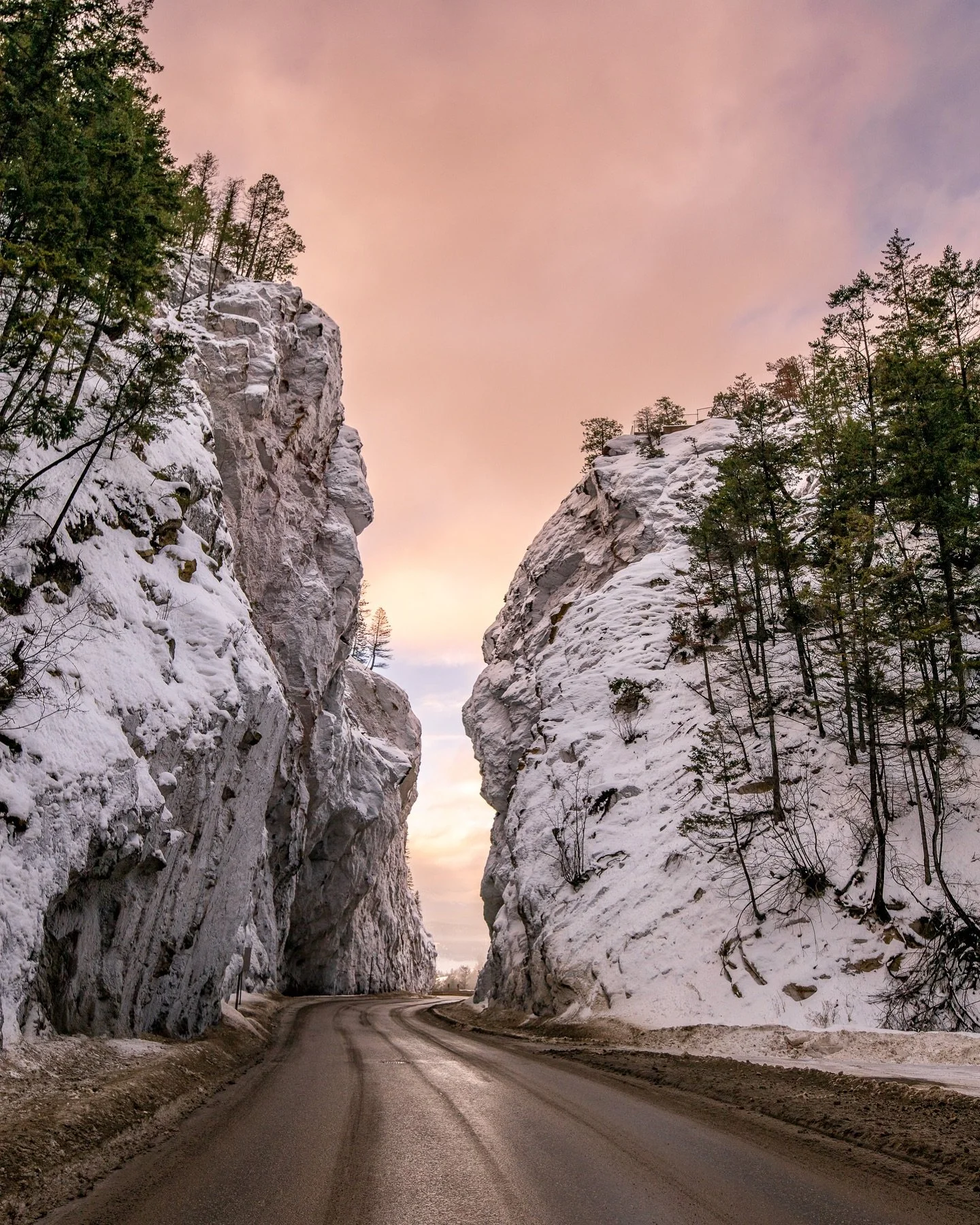Passing through Sinclair Canyon as you enter into the Columbia Valley.  Never gets old!

Image is from last year

#sinclaircanyon #radiumhotsprings #radium #beautifulbc #hellobc #explorebc #columbiavalleybc #invermerebc #invermereonthelake #invermere