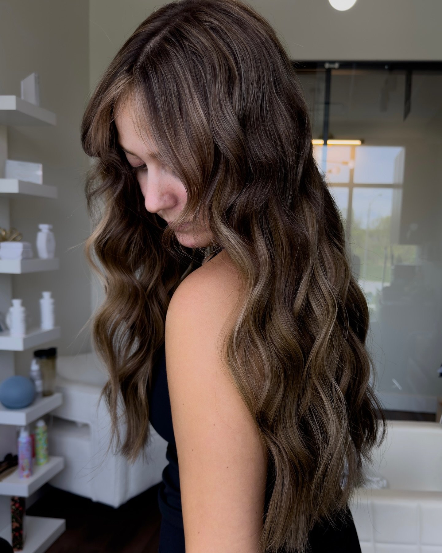 Are you dreaming of having stunning hair with extensions? ✨☁️

I&rsquo;ve got you covered!

Recently, one of my clients got extensions done and the final result was stunning - the pictures say it all!

👉Extensions are a fantastic way to add volume a