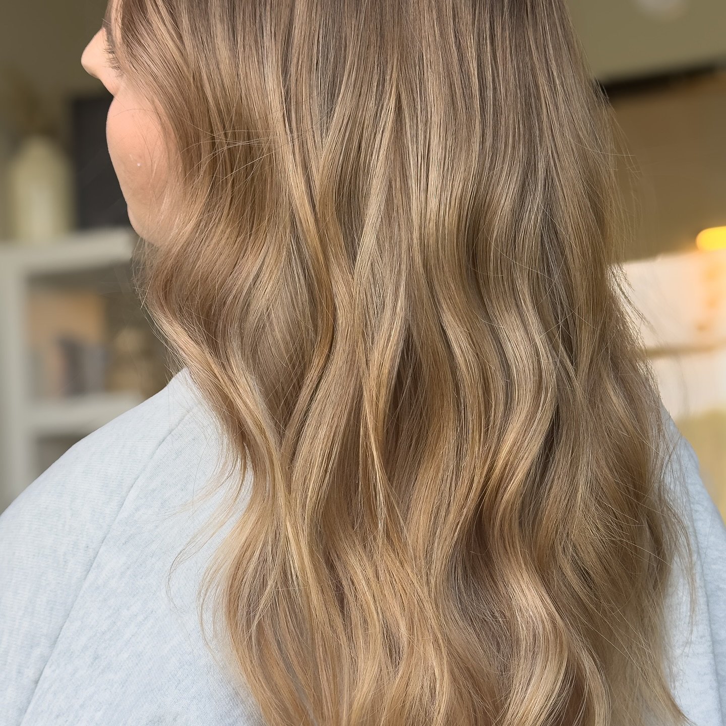 Loving this 🍓 blonde 

#kcsalon #kansascityhairstylist #kansascityhairsalon #parkvillehairstylist #plattecityhairstylist #gladstonehairstylist #libertyhairstylist #habitextensions #extensionskc #kcextensions #hairtutorials #hairgoals #kansascity