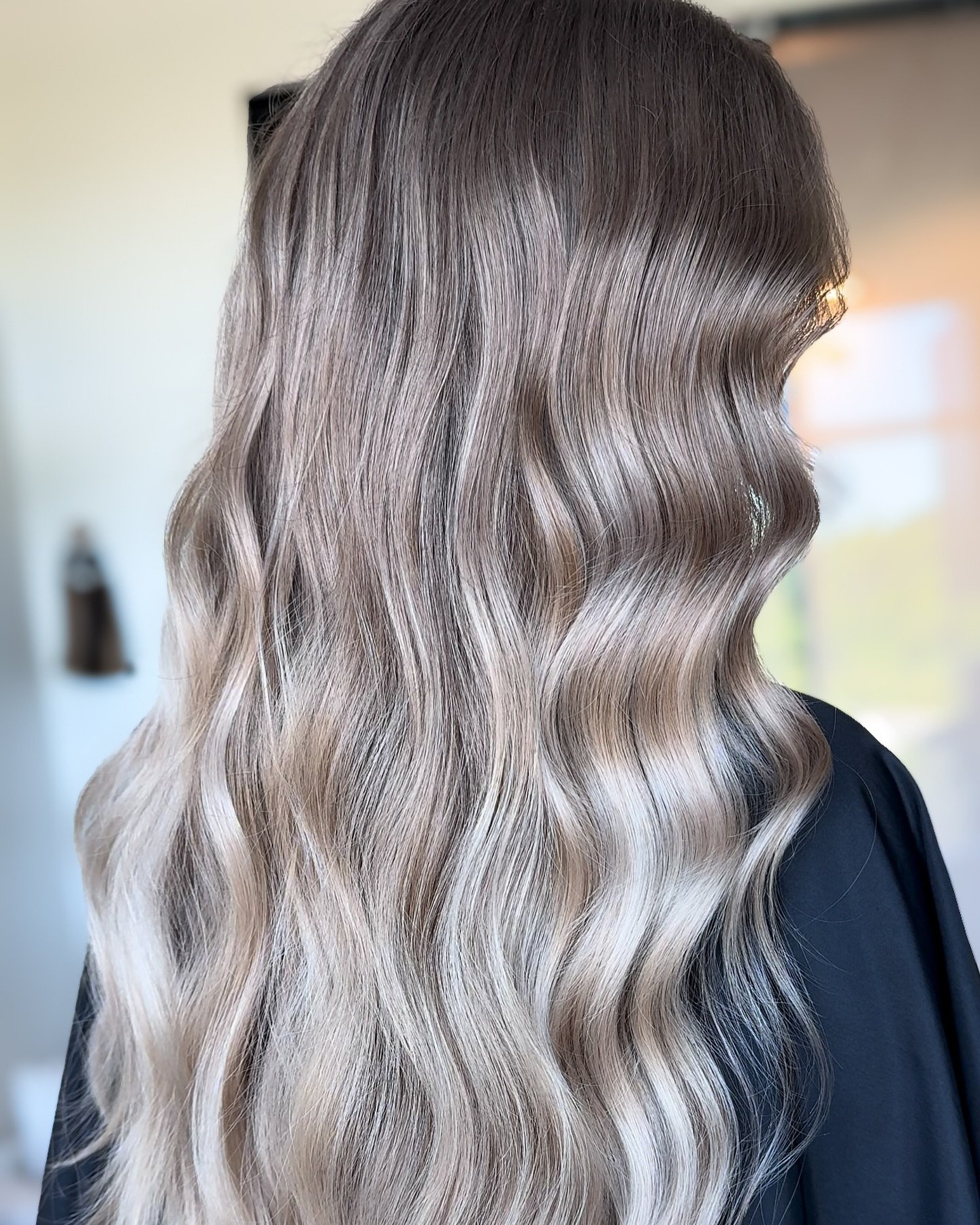 Do you know what feels AMAZING? 🤔
Knowing you&rsquo;ve got your next appointment locked in and ready to go 💁&zwj;♀️
When pre-booking, you get:
👑 Priority scheduling
📆 Consistency in your self-care routine
⏰ Time-saving and convenience
Plus, it gi