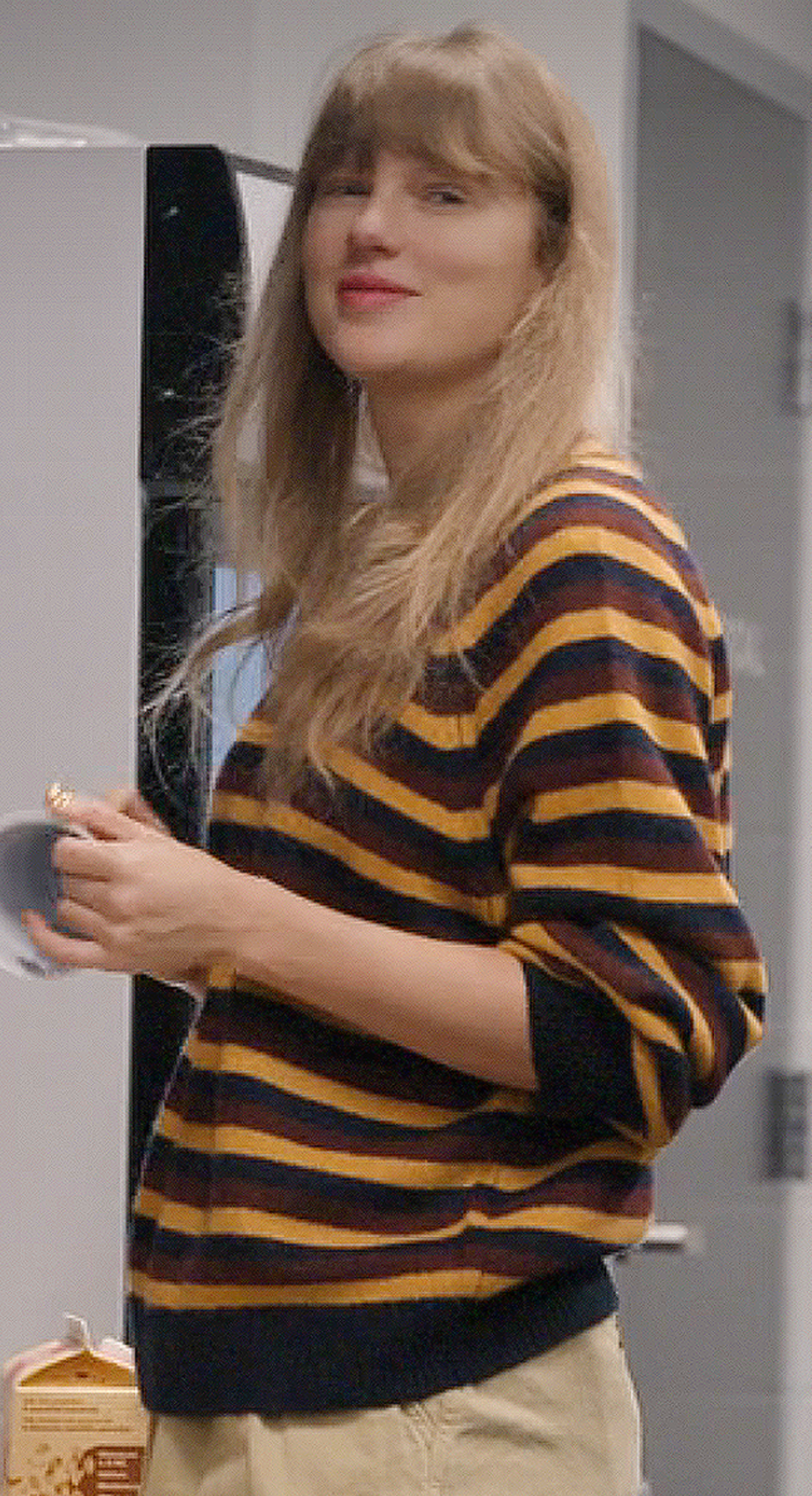 Taylor Swift practices with Gracie Abrams behind-the-scenes on the Eras Tour wearing a Dôen sweater.