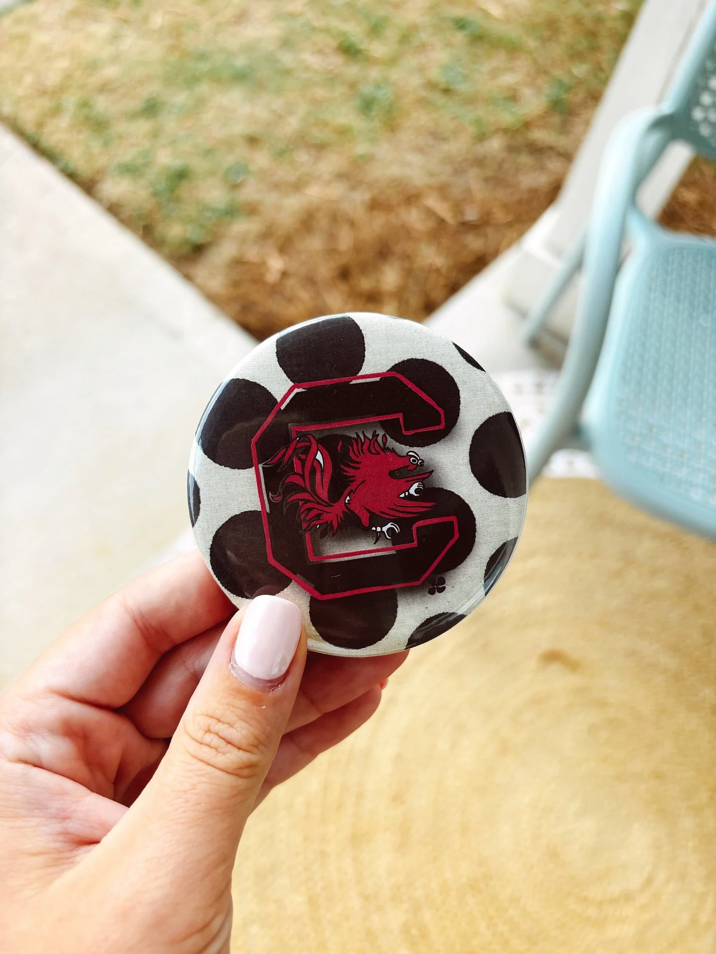 🤙🏻DID SOMEONE SAY GAMEDAY?? 

Thats right&hellip; new buttons for this season are coming this week!! This new button maker is killer and now my buttons are BIGGER and BETTER. I&rsquo;ll have them up on my website and @studentmade_usc in no time and