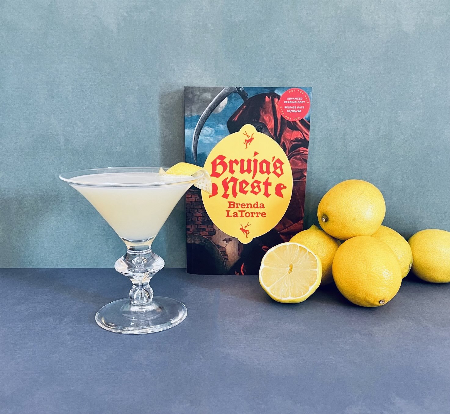 IT&rsquo;S PUB DAY!!!!!!!!!!! Today Bruja&rsquo;s Nest is officially out in the world!!!!!!!!!!

To celebrate, please join me with this stunning booktail @pickyourpotions crafted for me 🥹💙 (thank you, again!) which she named: Taste of the Underworl