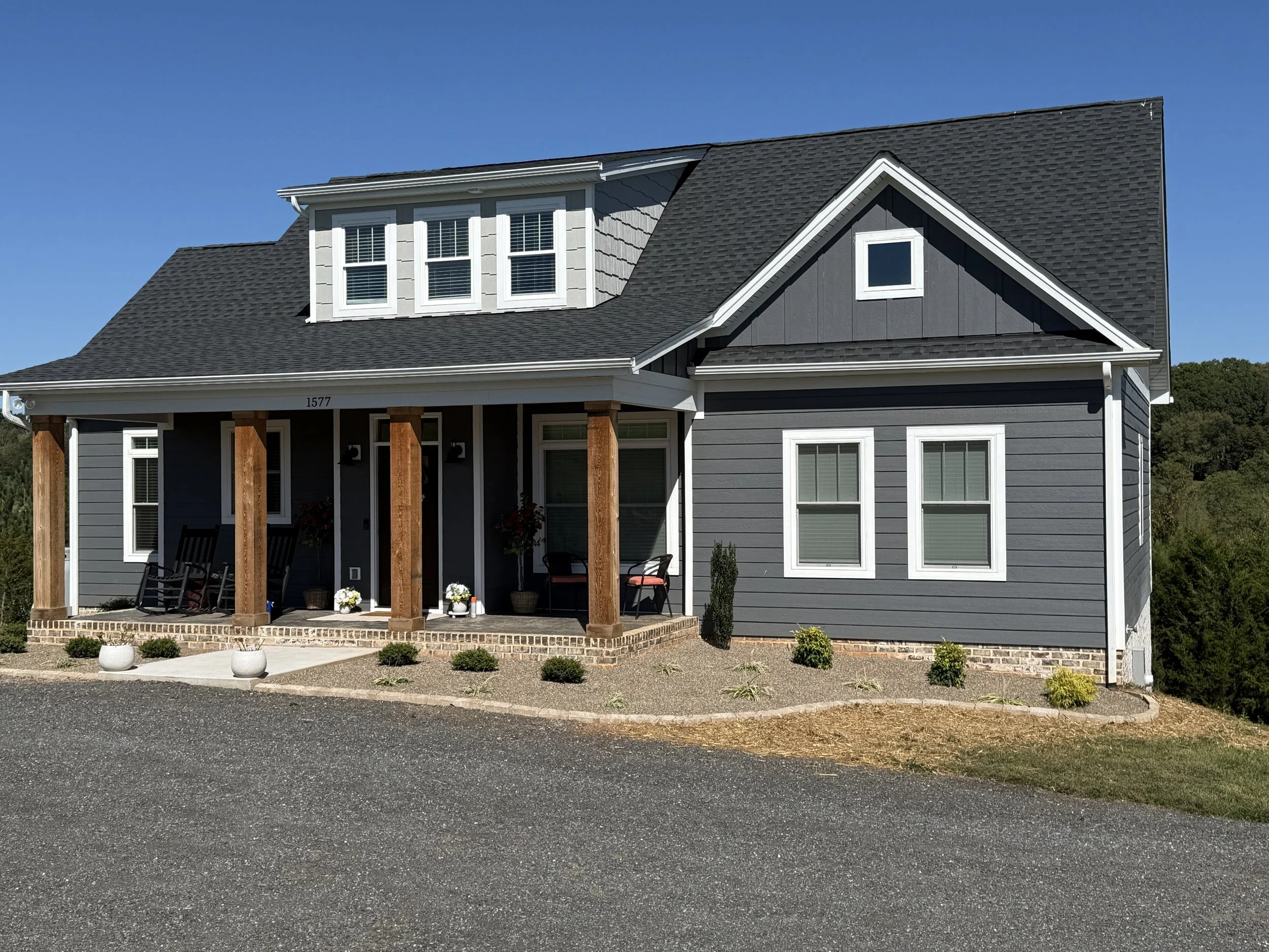 Founding Way Front Right Exterior