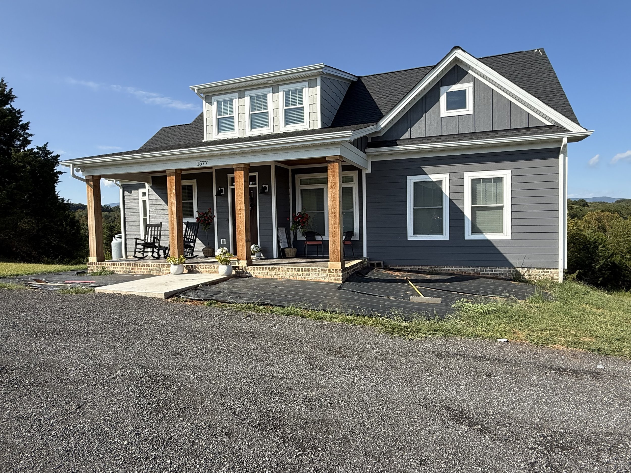 Founding Way Front Right Exterior 2