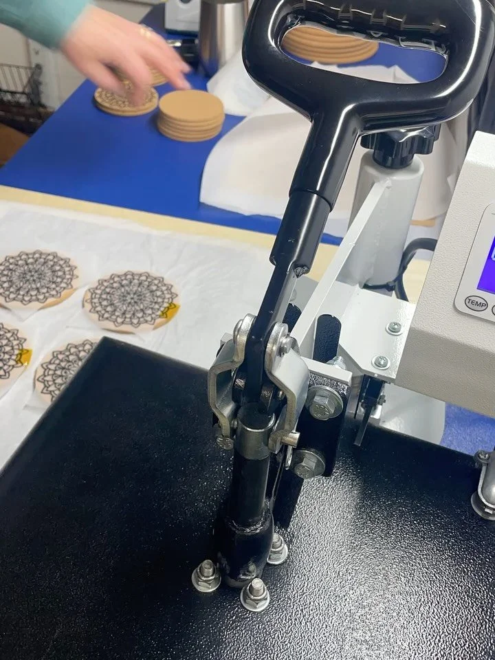 Coasters are here! And they&rsquo;re are soooo cute! I will have them Saturday at the @woodinvillefarmersmarket Winterfest Market, 1-6pm at the Schoolhouse District. 

#shopsmallthischristmas #supportindependentartists #prettyusefulthings