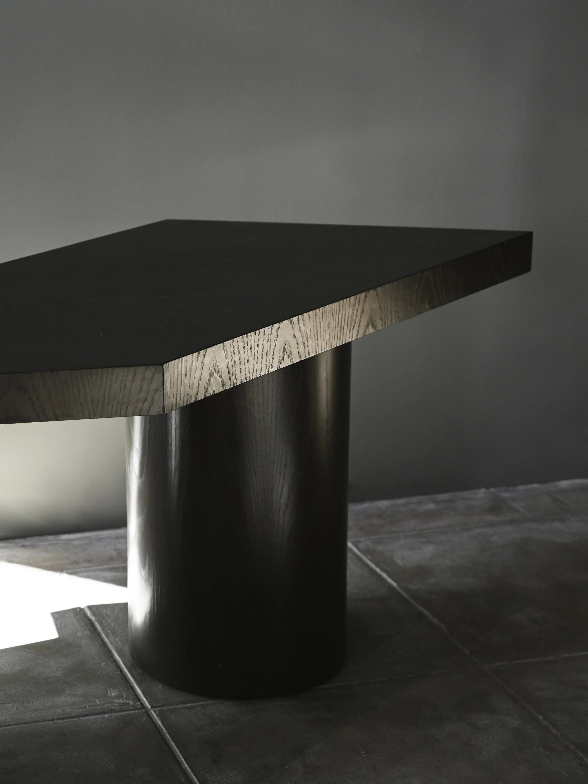 StudioOsklo_10:17_Desk1_2.jpg