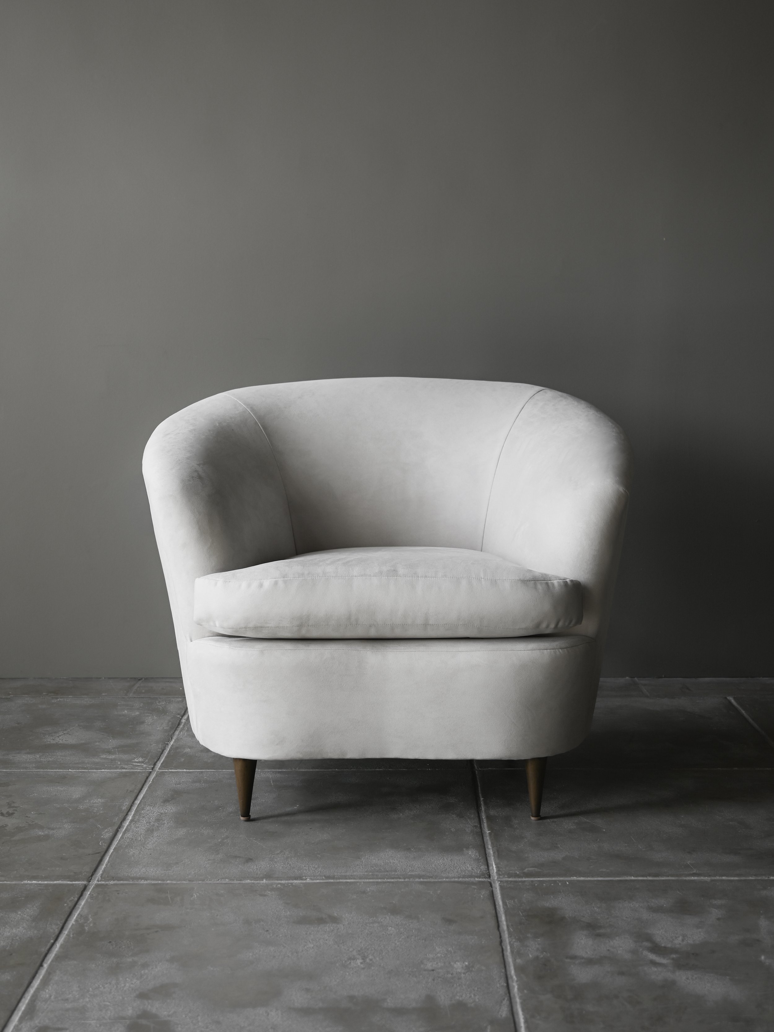StudioOsklo_10:24_suedechairs_1.jpg