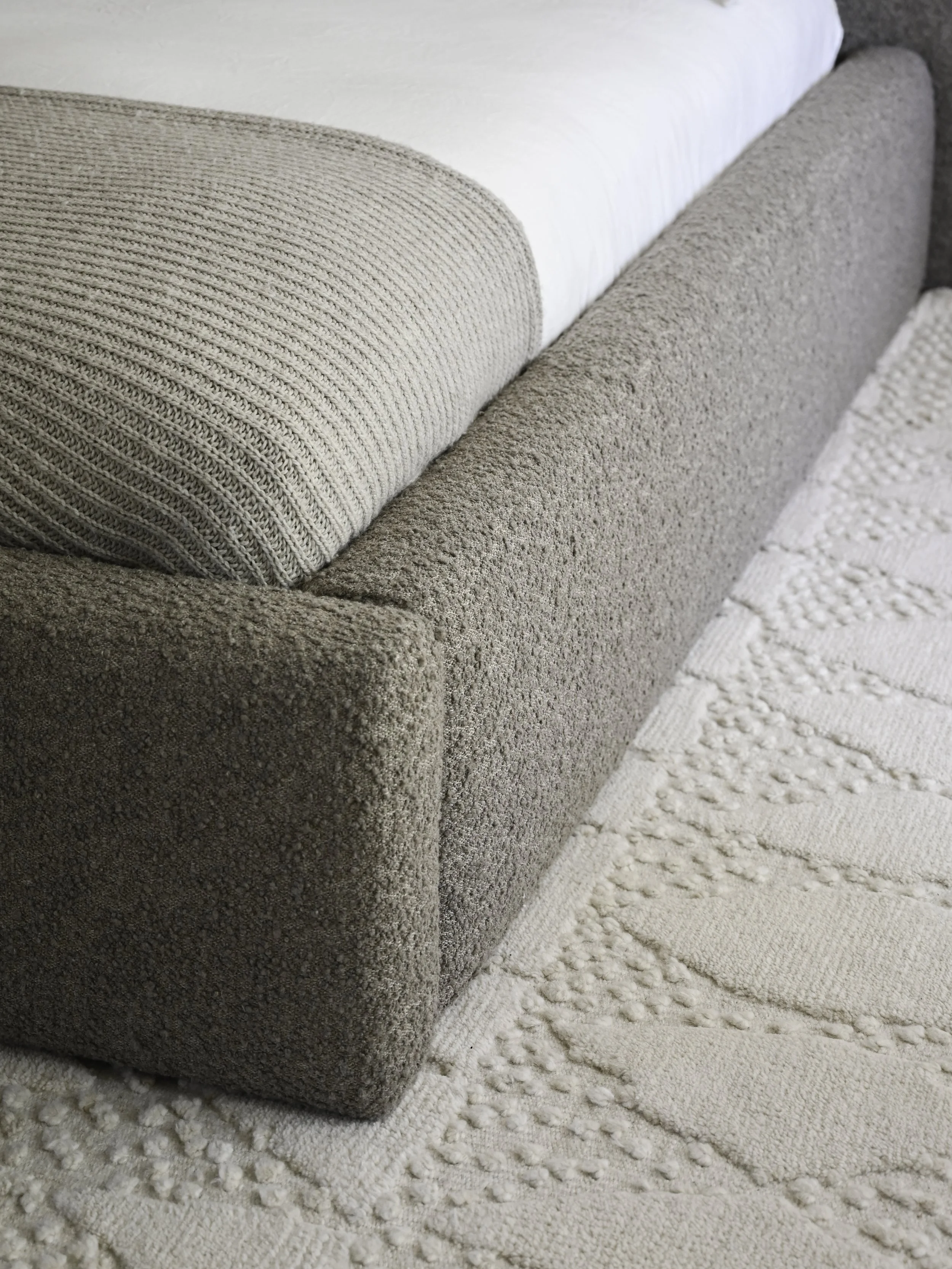 StudioOsklo_4:6:26_LomaVista_Bed2_2.jpg