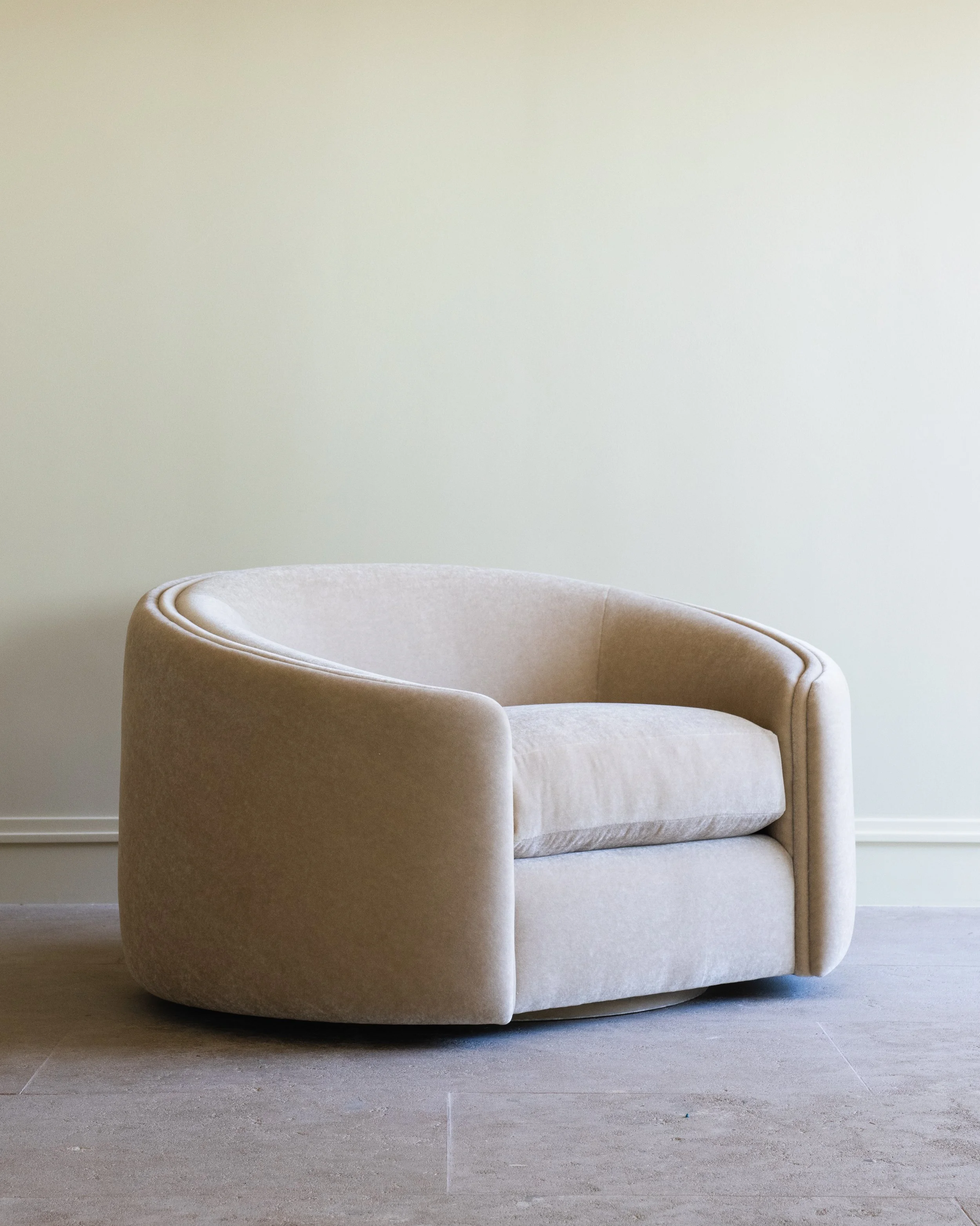 StudioOsklo_DeGaulleLoveSeat_2.jpg
