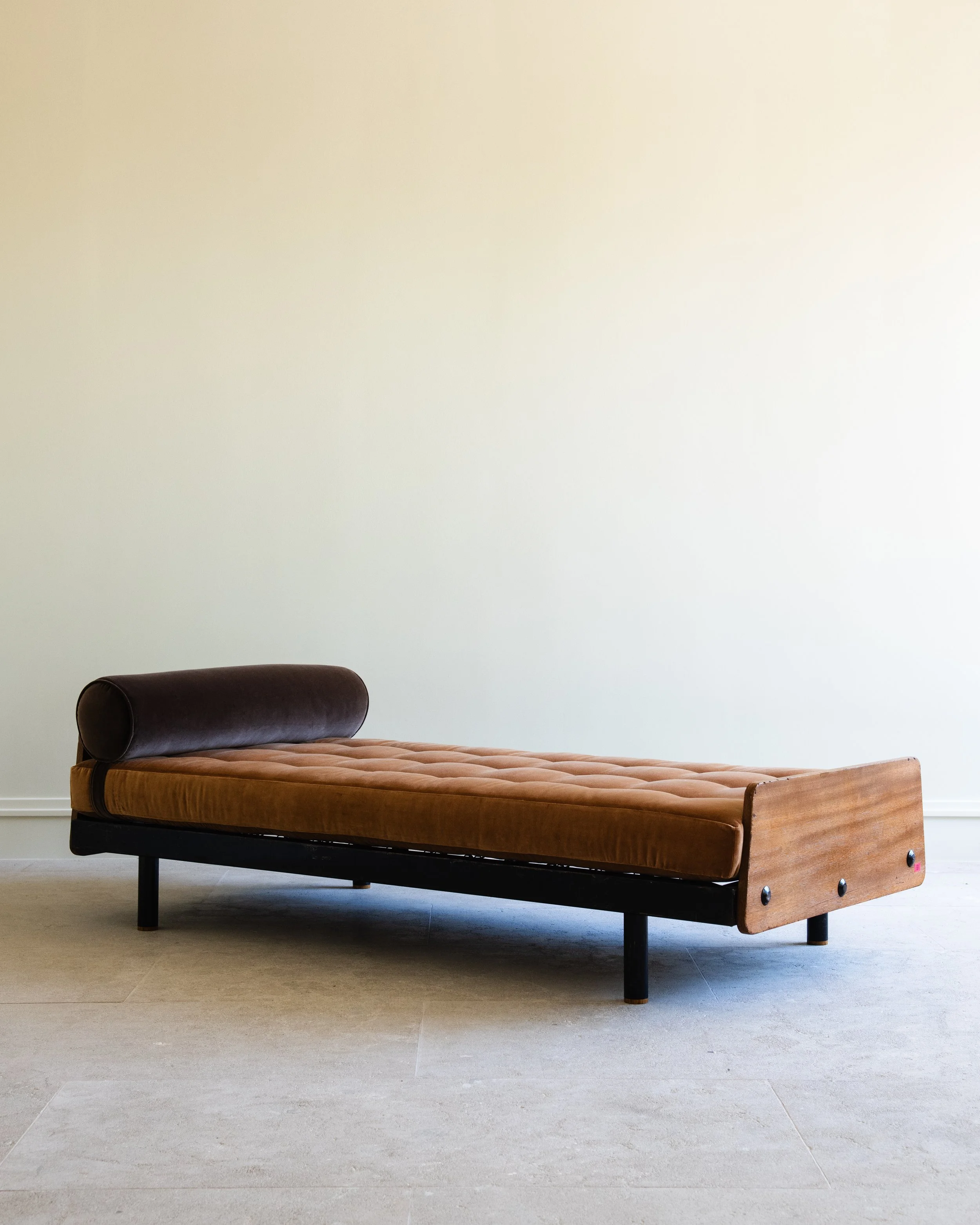 StudioOsklo_JeanProuveDaybed-1.jpg