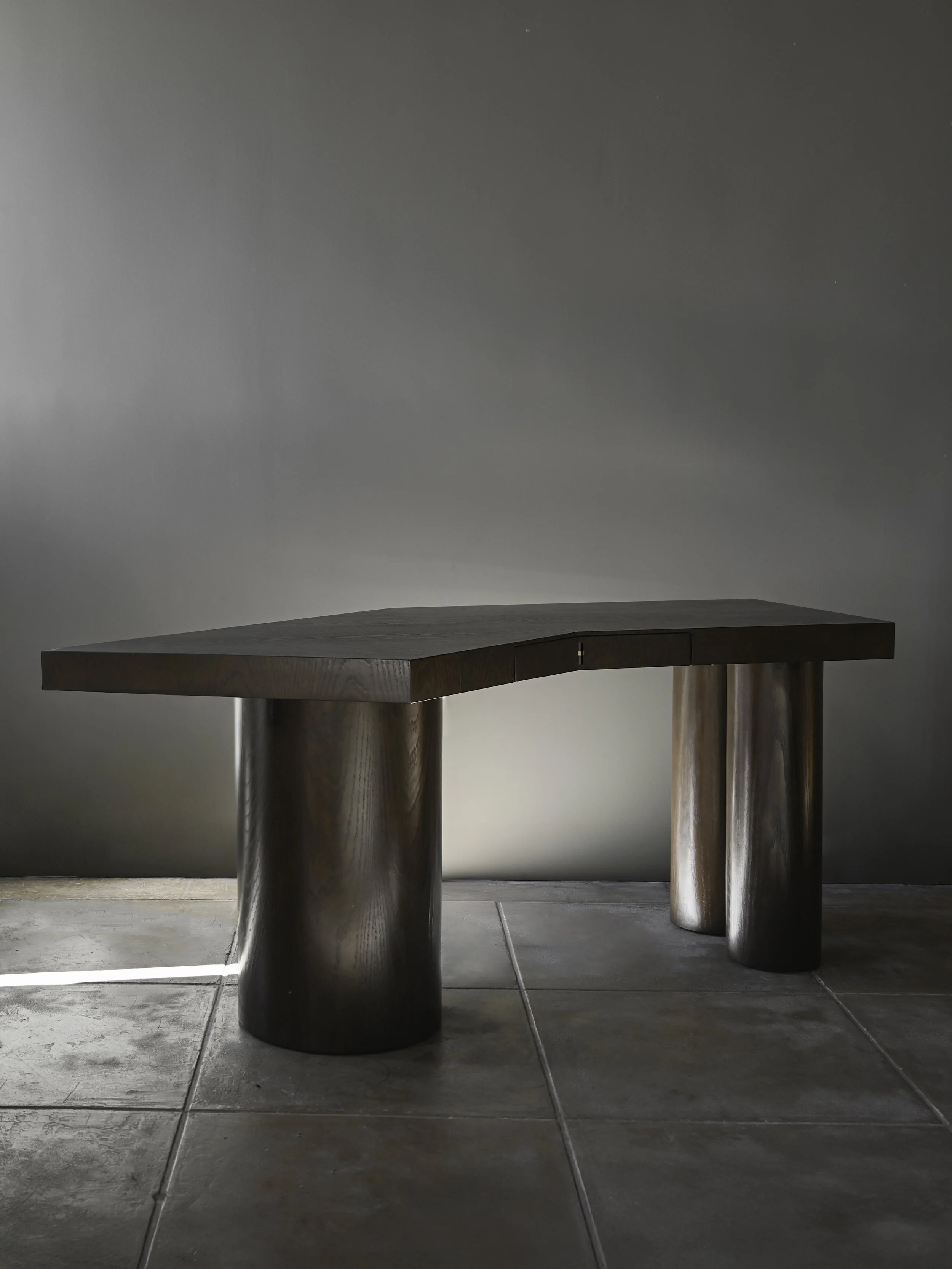 StudioOsklo_10:17_Desk1_1.jpg