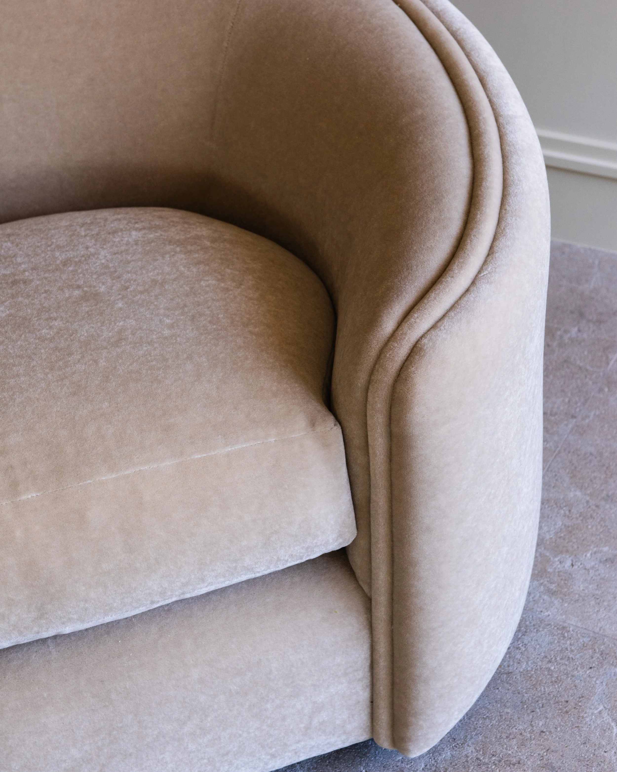 StudioOsklo_DeGaulleLoveSeat_6.jpg