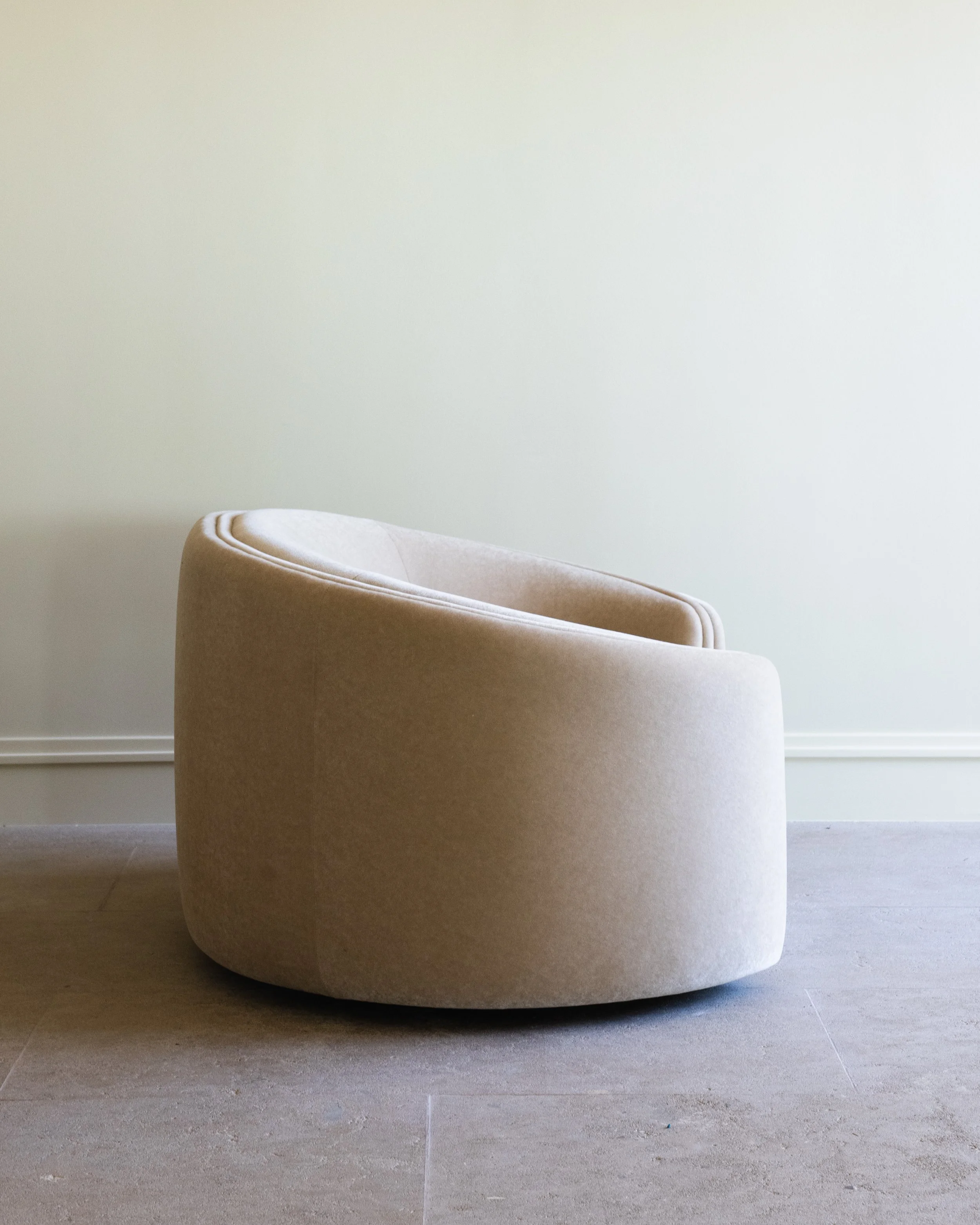 StudioOsklo_DeGaulleLoveSeat_3.jpg