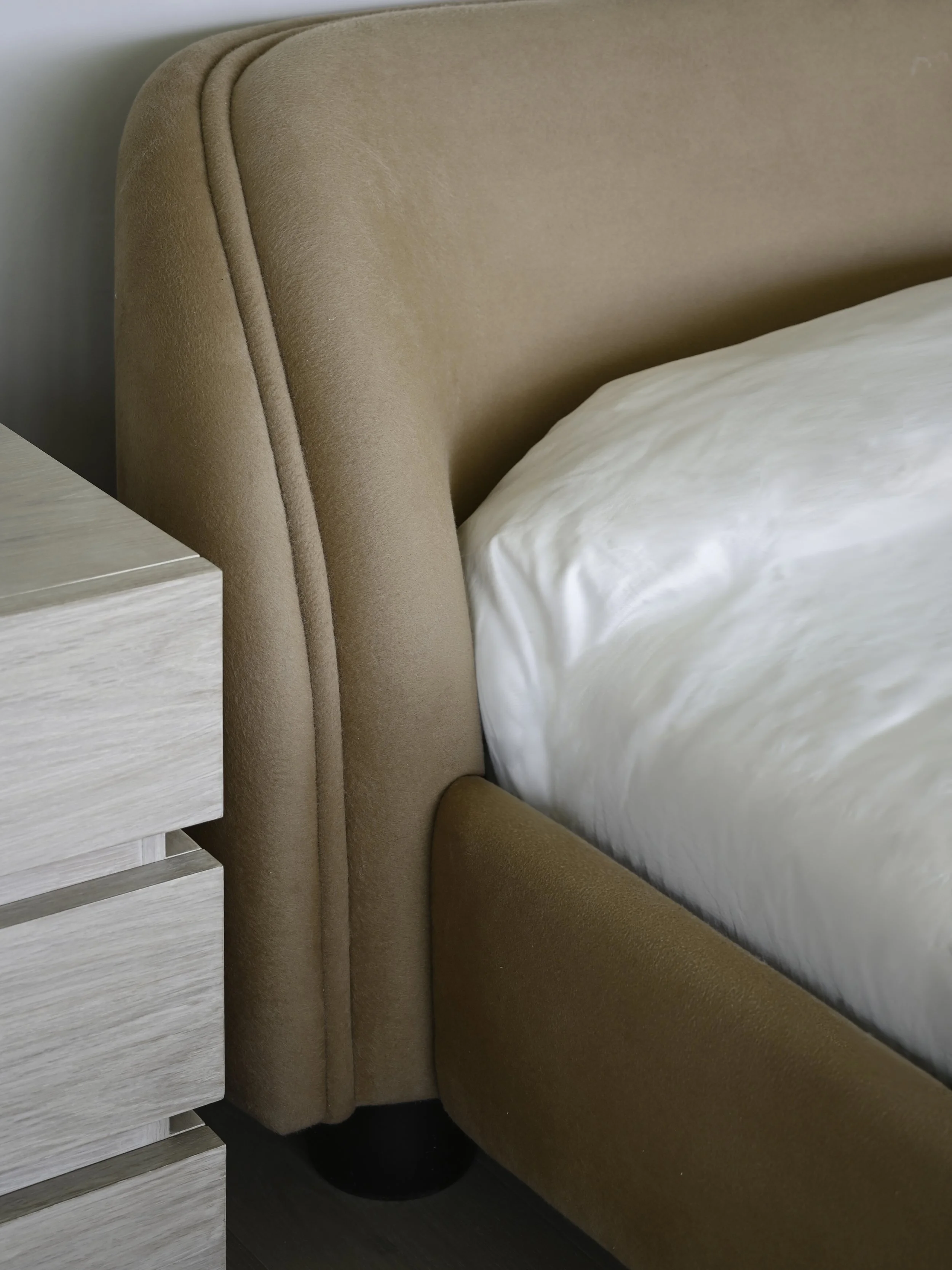 StudioOsklo_4_6_26_LomaVista_Bed1_3.jpg