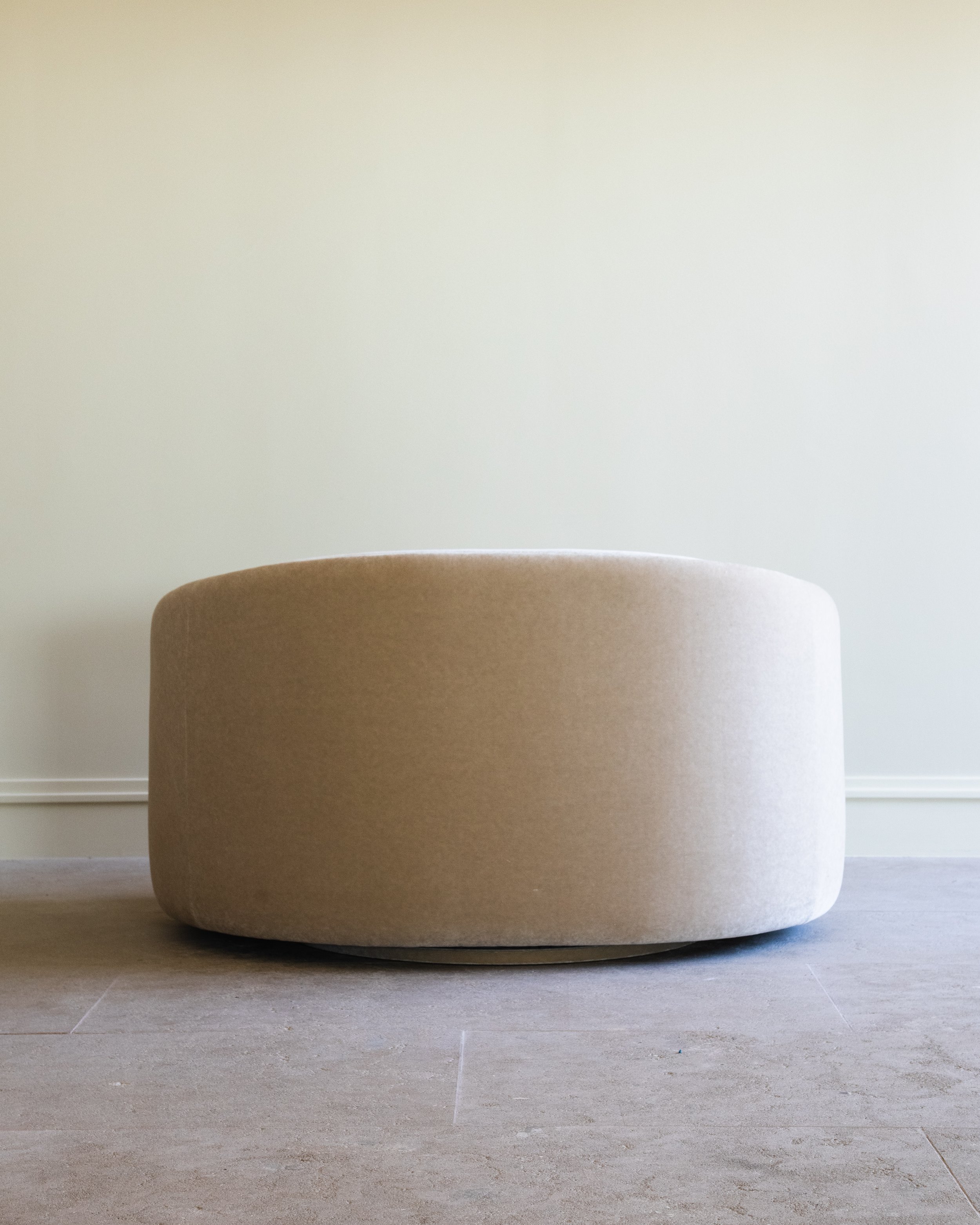 StudioOsklo_DeGaulleLoveSeat_4.jpg