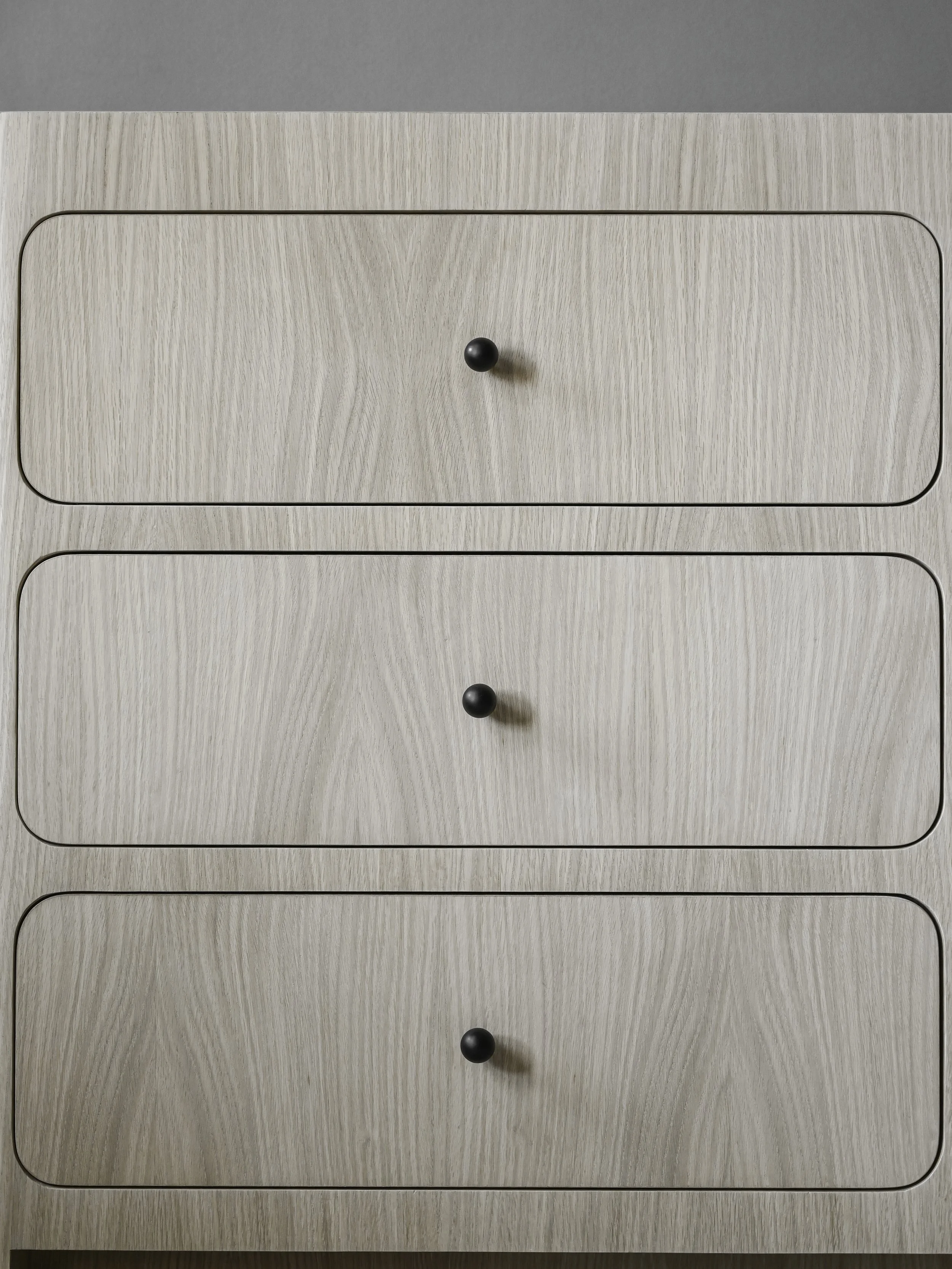 StudioOsklo_AtraniDresser_3.jpg (Copy)