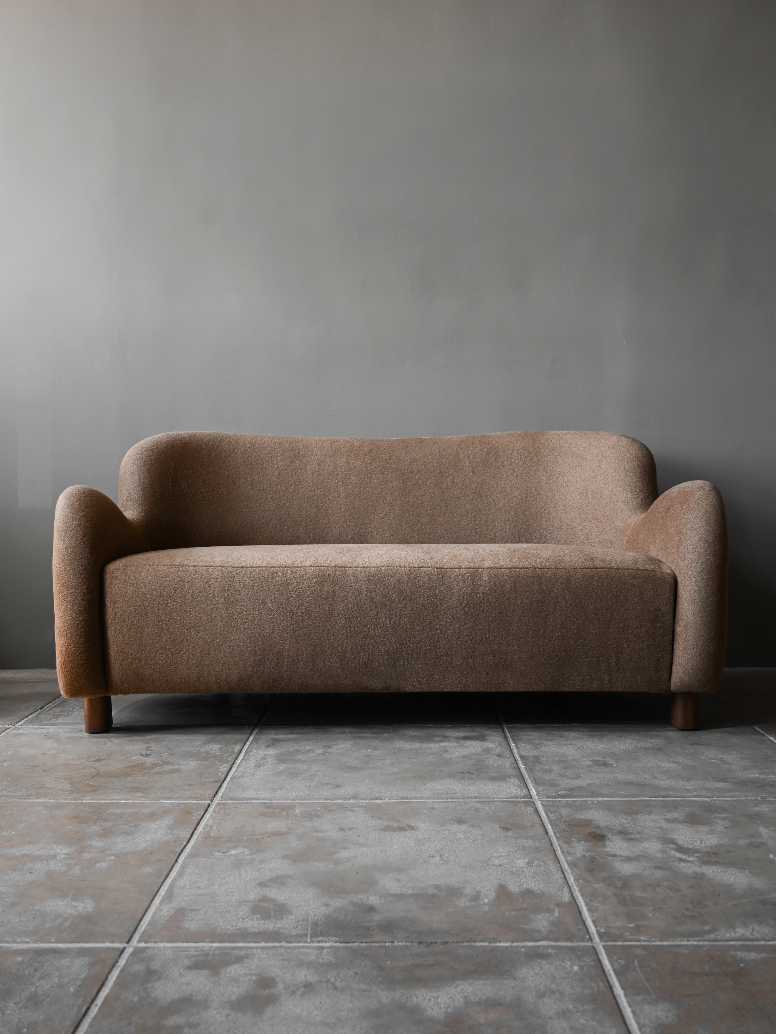 StudioOsklo_AnanaLoveseat_1_UPDATED.png