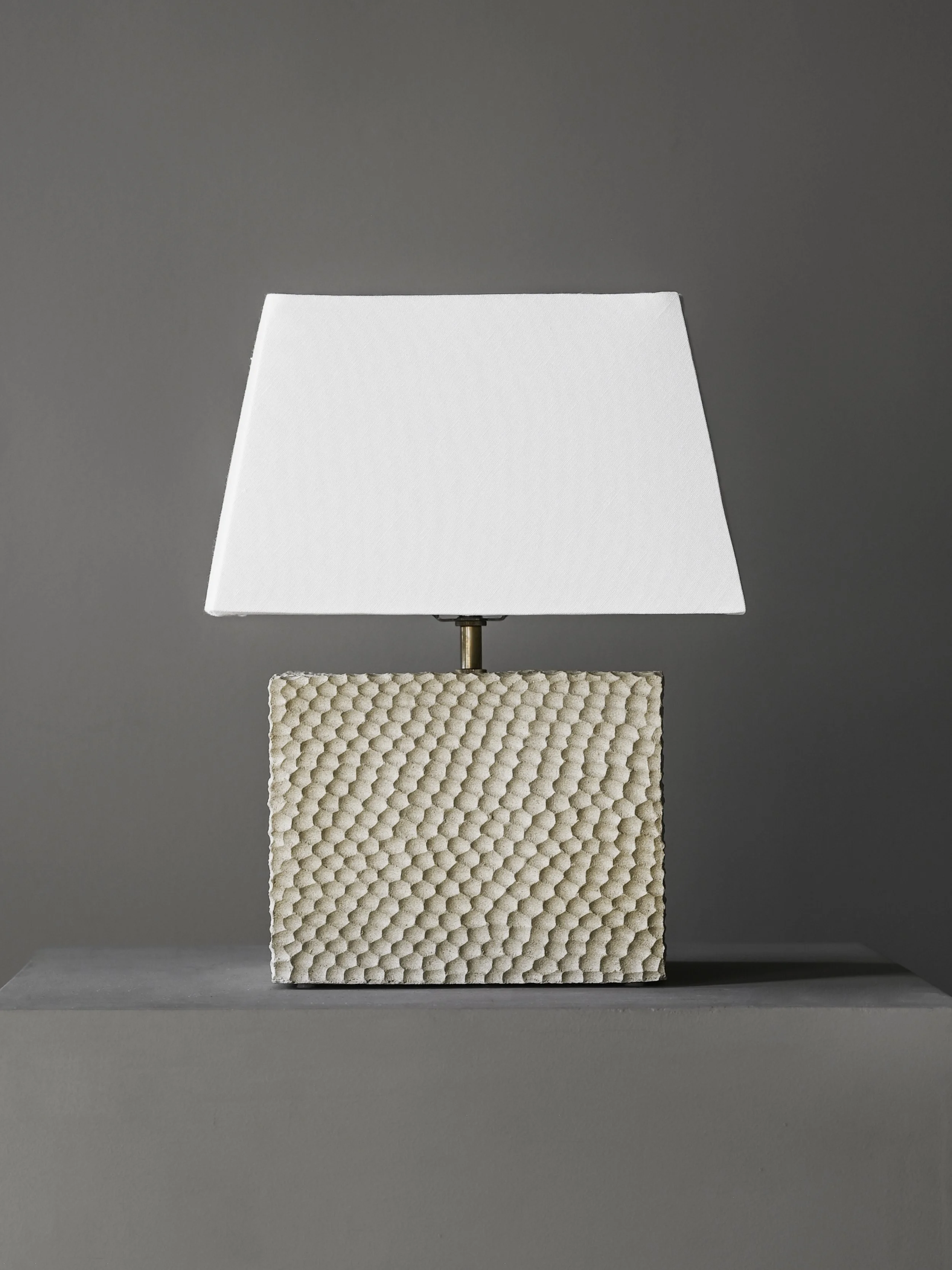 StudioOsklo_10:24_ceramiclamp_1.jpg