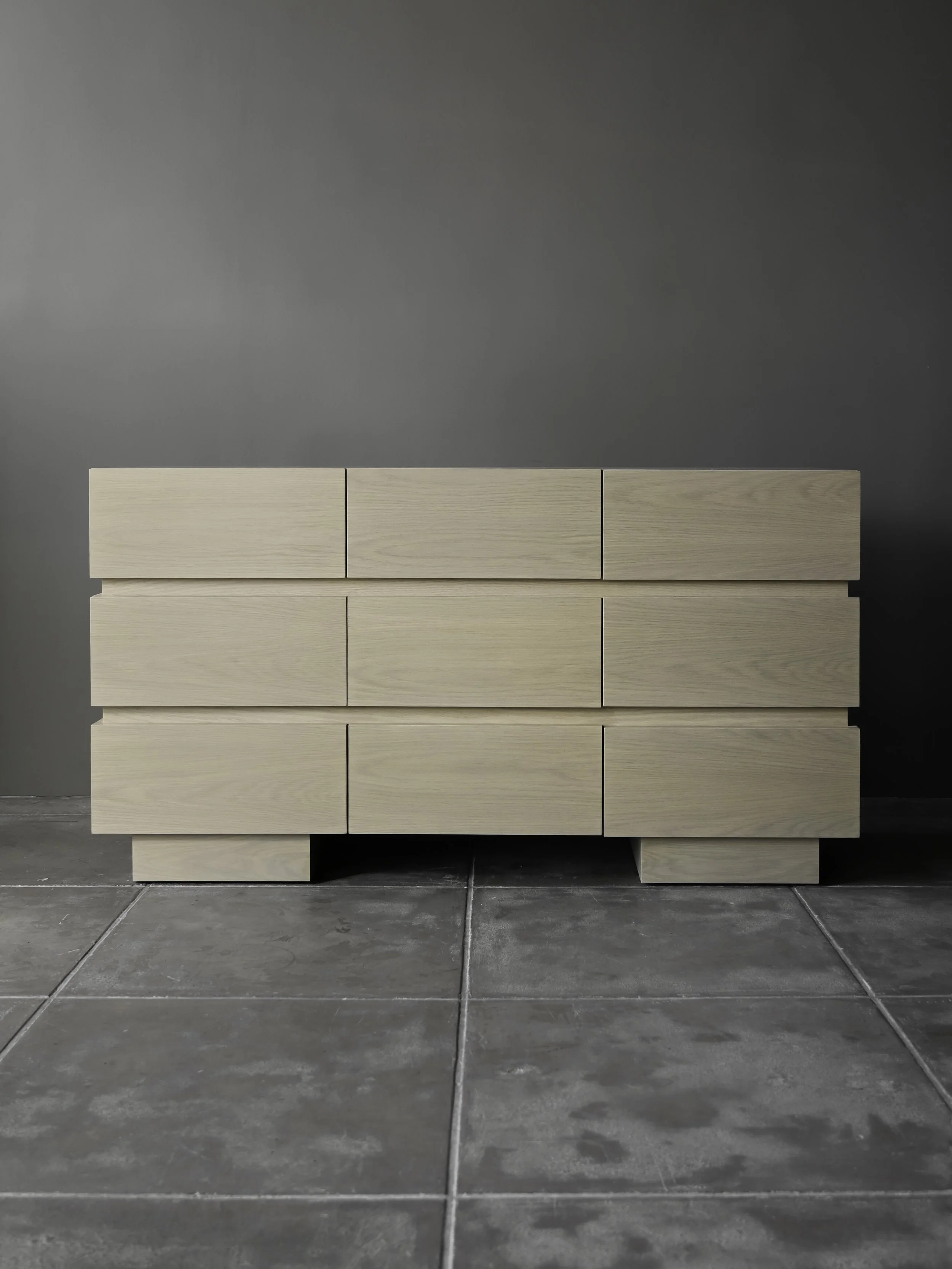 StudioOsklo_10:24_dresser_1.jpg