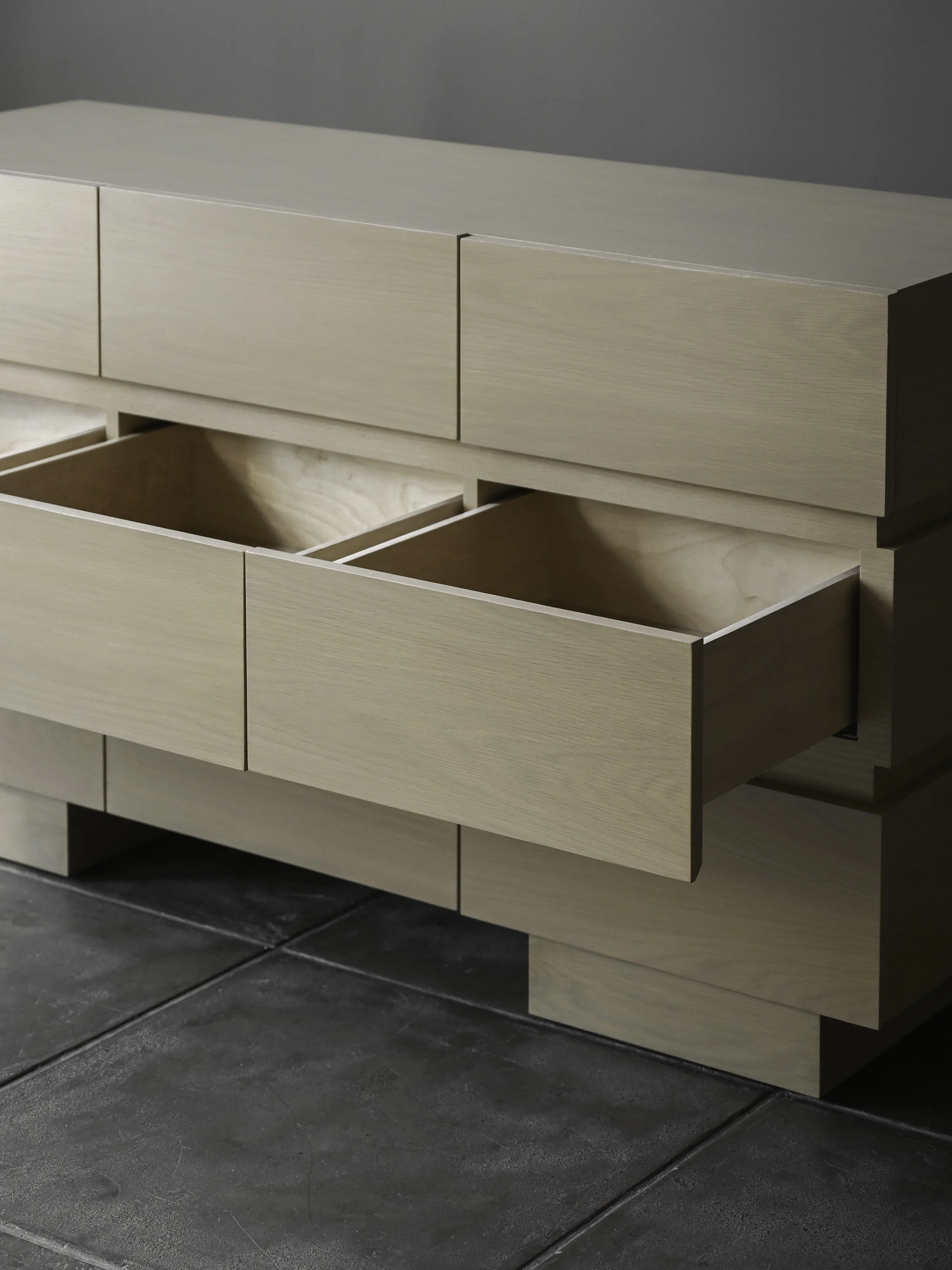 StudioOsklo_10:24_dresser_4.jpg