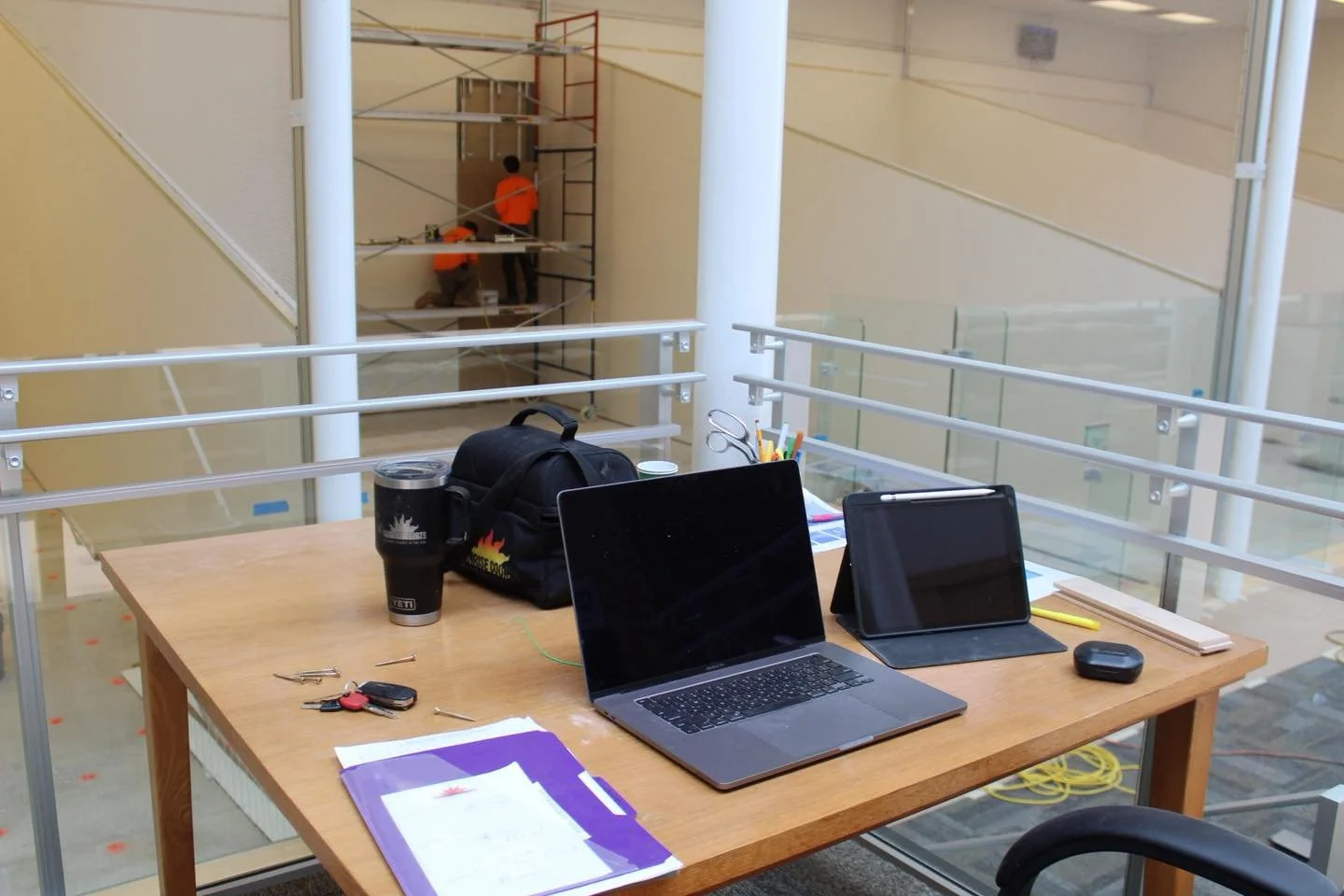Good morning from Sunrise Courts!☀️

Jordan&rsquo;s &ldquo;office&rdquo; looks a little different -on site at Mercersburg Academy. From planning to building, making it all happen! 

Have a great day!😊

#SunriseCourts #OnSiteOffice #SquashCourtBuilde