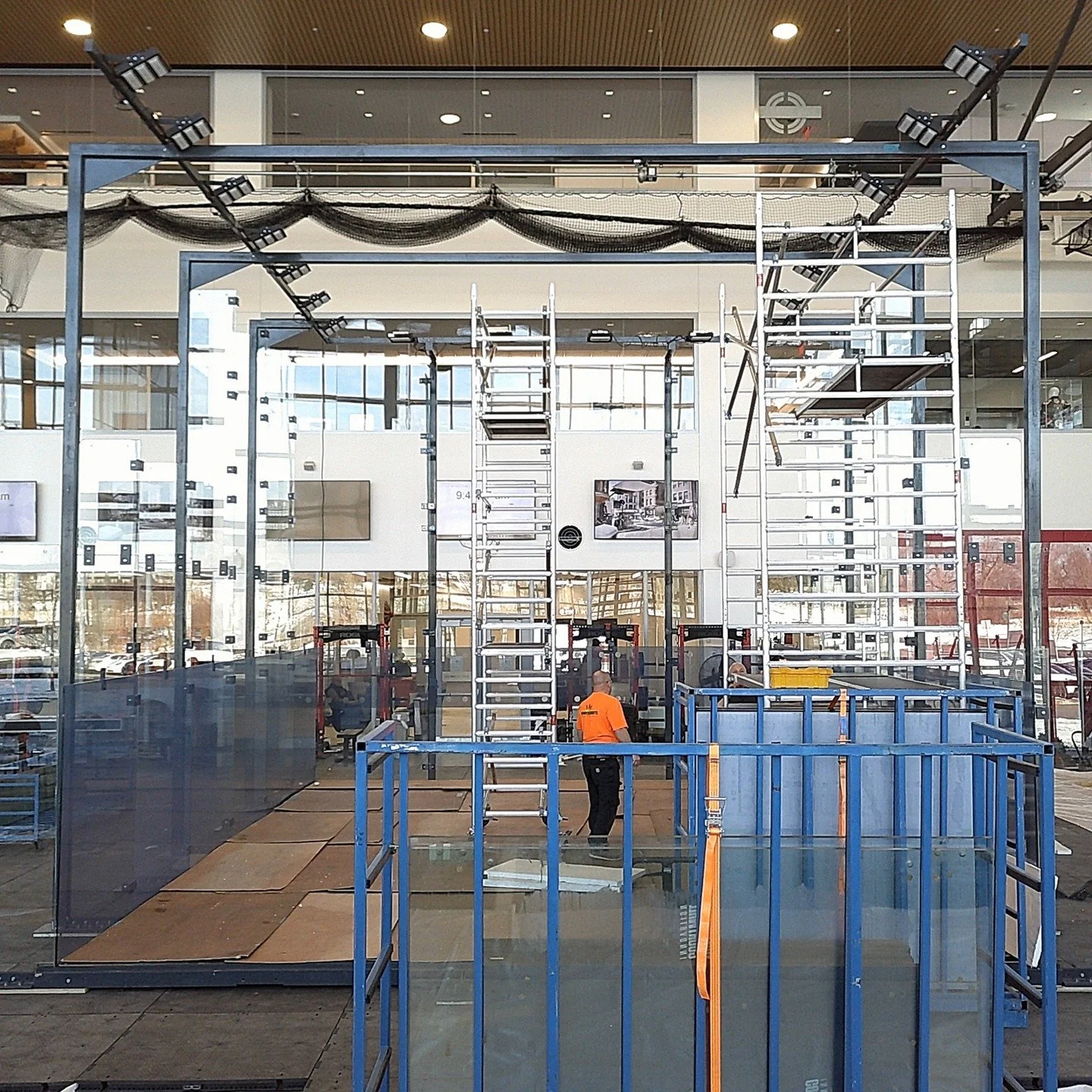 From empty floor to center stage. 👀🔥

Timelapse of the all-glass squash court install for 2026 @squashintheland PSA tournament&mdash;built for speed, precision, and world-class competition. Big thanks to everyone who made this collaboration seamles
