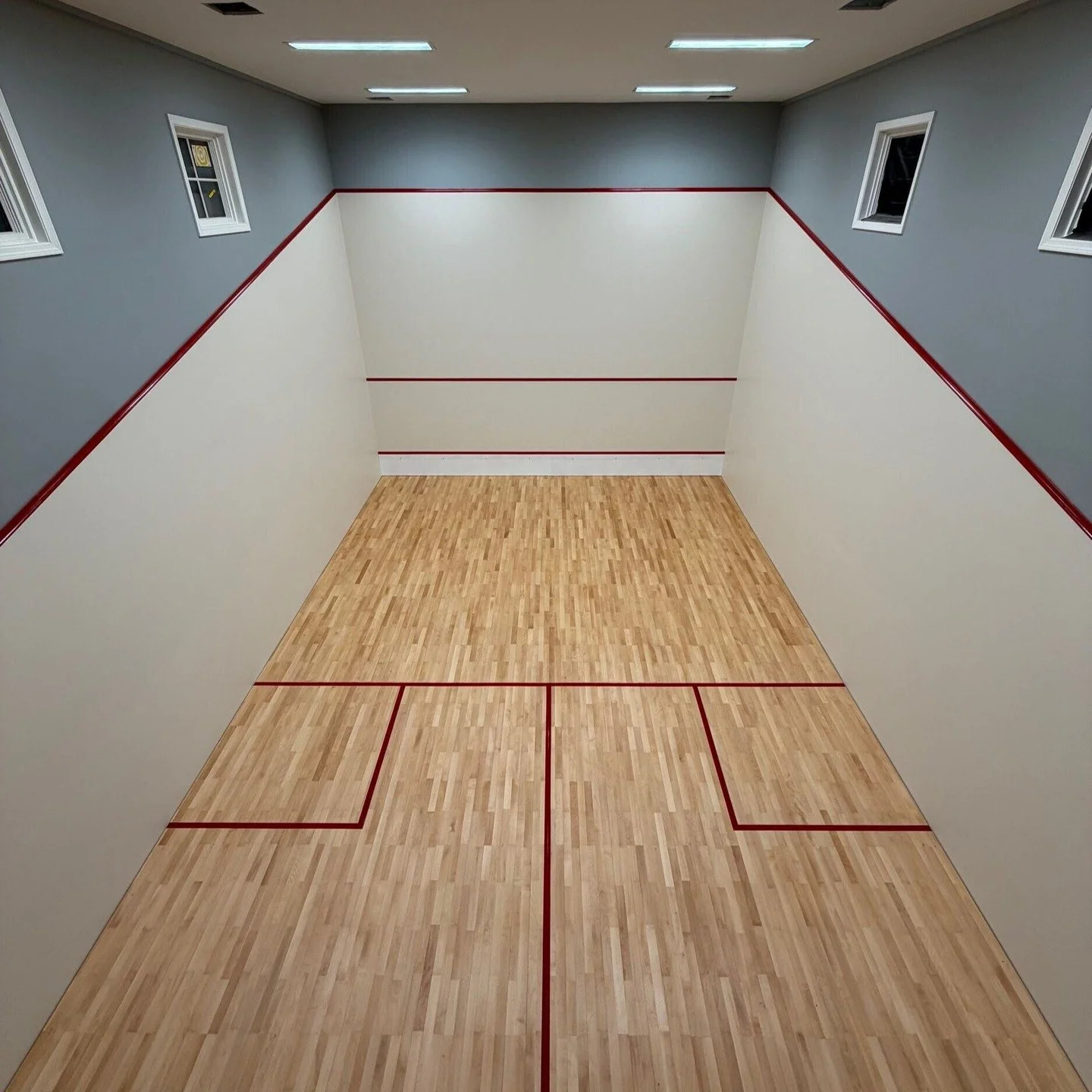 Dream courts > dreamt up, designed, and delivered. 🏆✨
This really exceptional private squash court just outside Boston, MA is officially complete&mdash;and we&rsquo;re still a little obsessed. From the crisp lines to the custom details, this proj