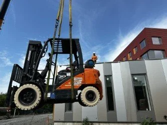 When the job gets heavy, we get to work. 💪
At Sunrise Courts, no load is too complex and no challenge too tough. From tight spaces to tough logistics, we problem-solve every detail to make sure your project gets done safely, efficiently, and right o