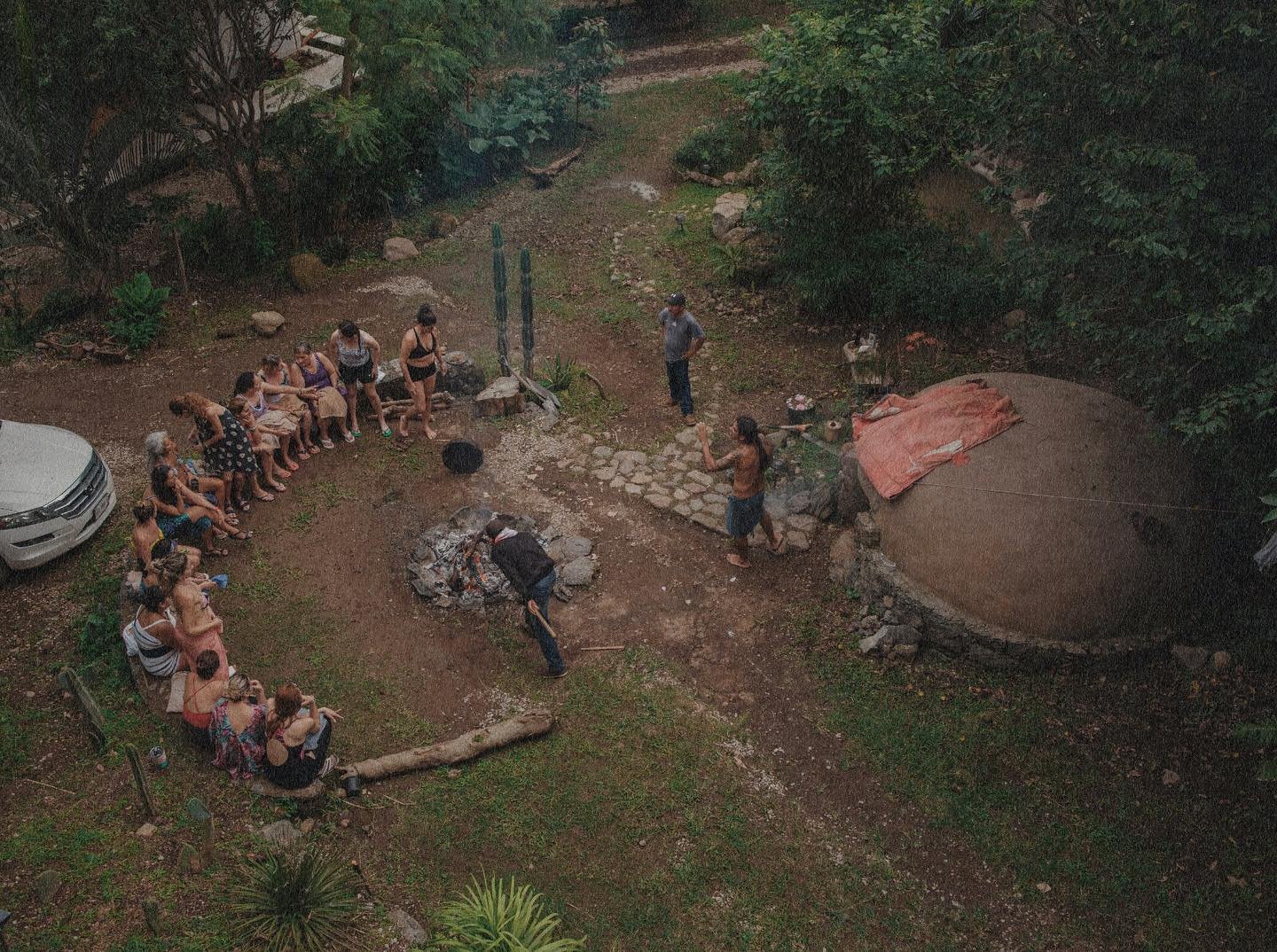 Temazcalli ~ rebirth ~ ceremonia ancestral de purificaci&oacute;n. Es un momento poderoso para reconciliarse con uno mismo, con relaciones, la vida, bienestar, camino espiritual y re-encontrarse 🎋
.
.
.
#temazcal #yogaretreat #tepoztlan #rebirth #ce