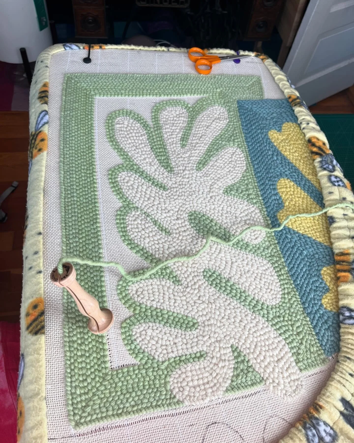 3 cheers for todays progress! verrrrrry slowly but surely making a dent in the biggest rug I&rsquo;ve ever worked on 💫