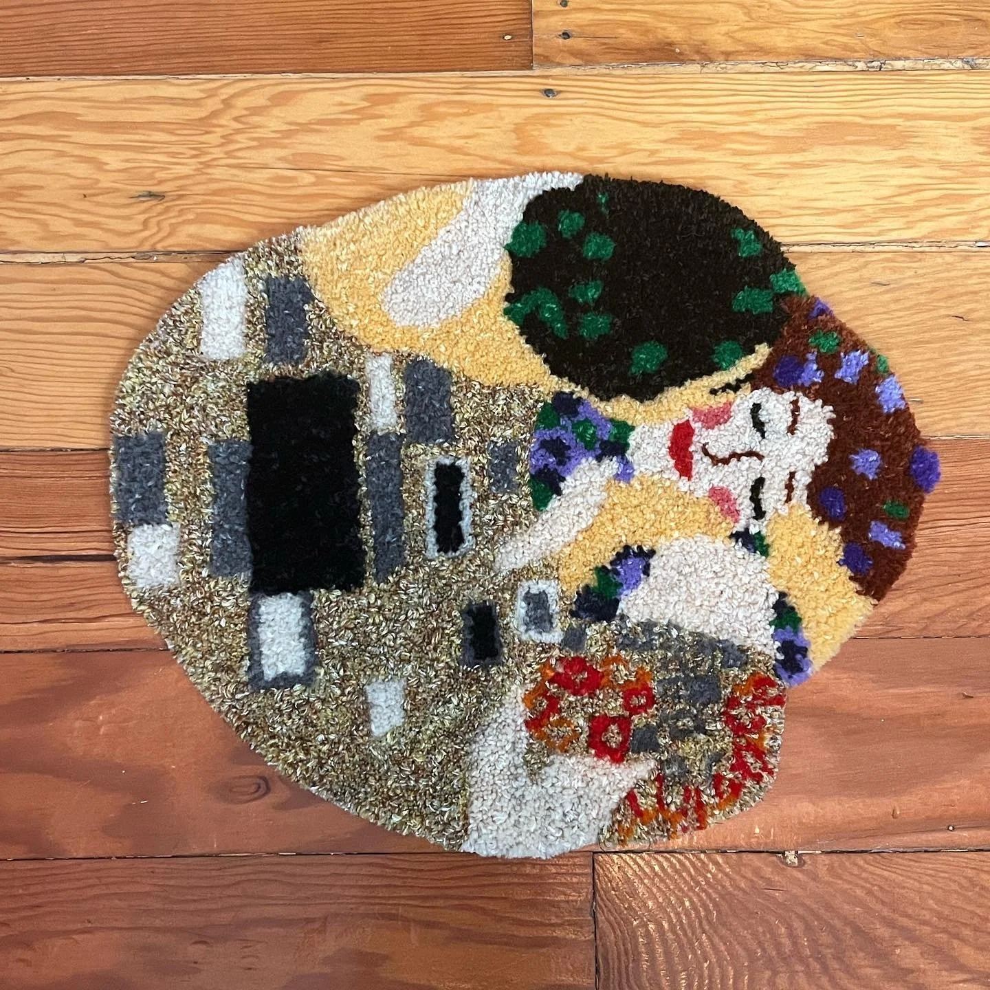 &lsquo;the kiss&rsquo; by gustav klimt (and now me!)

this is an extra special piece I&rsquo;ve been working on forever, swipe to see me in 2019 in disbelief that I&rsquo;m seeing the painting irl
