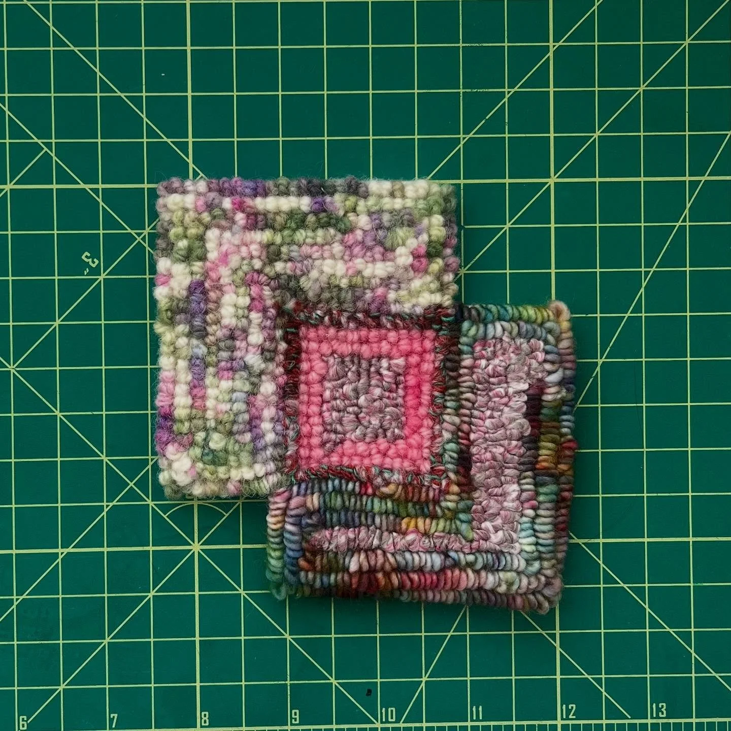 testing, testing &hellip;. how in the world do you hem an inside corner? answer: craft glue, sharp scissors, blanket stitch, hoping for the best!!

happy #ipnrhd 🧶
