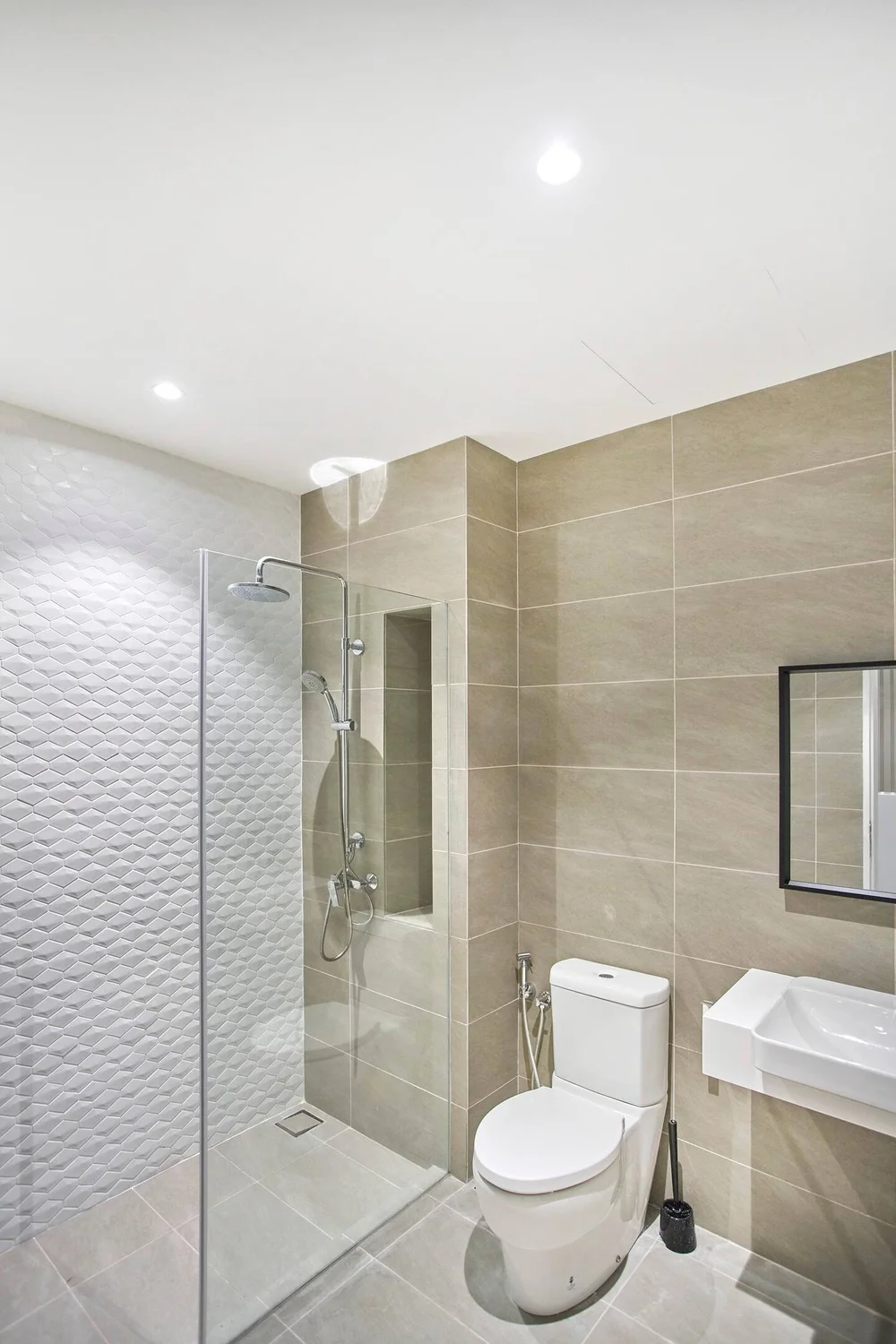 quill residence wc.jpeg