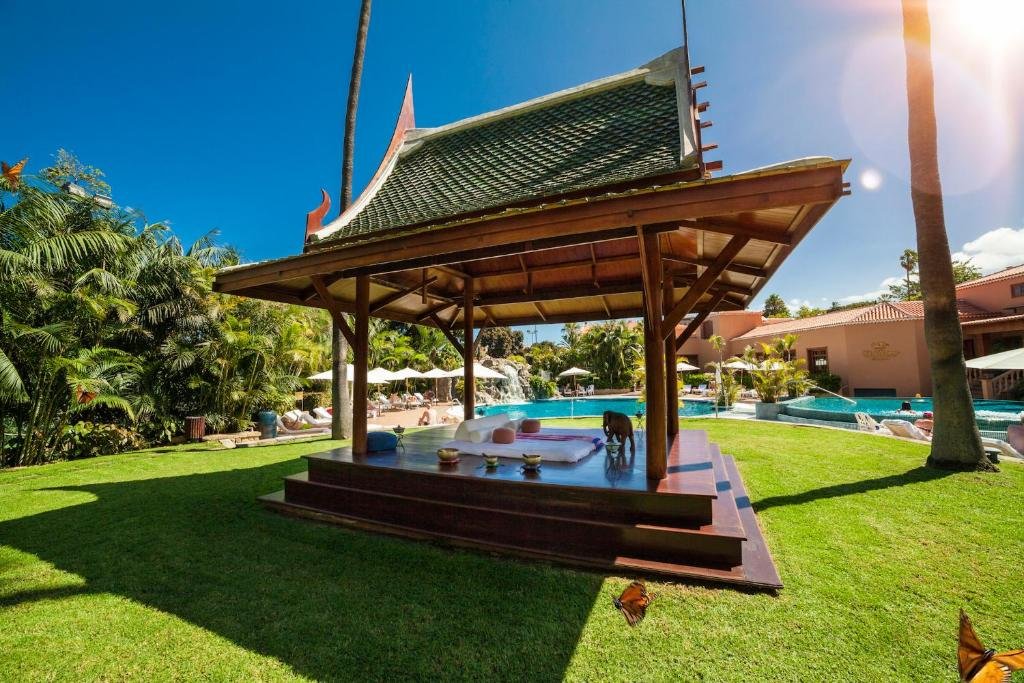 temple next to swimming pool in luxury hotel in puerto de la cruz.jpg