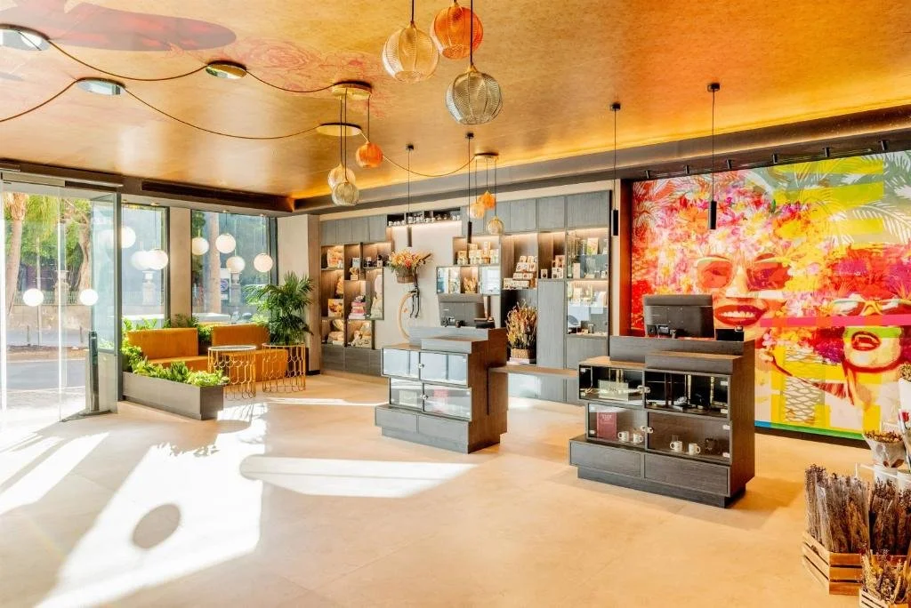 luxury hotel reception in santa cruz de tenerife.jpg