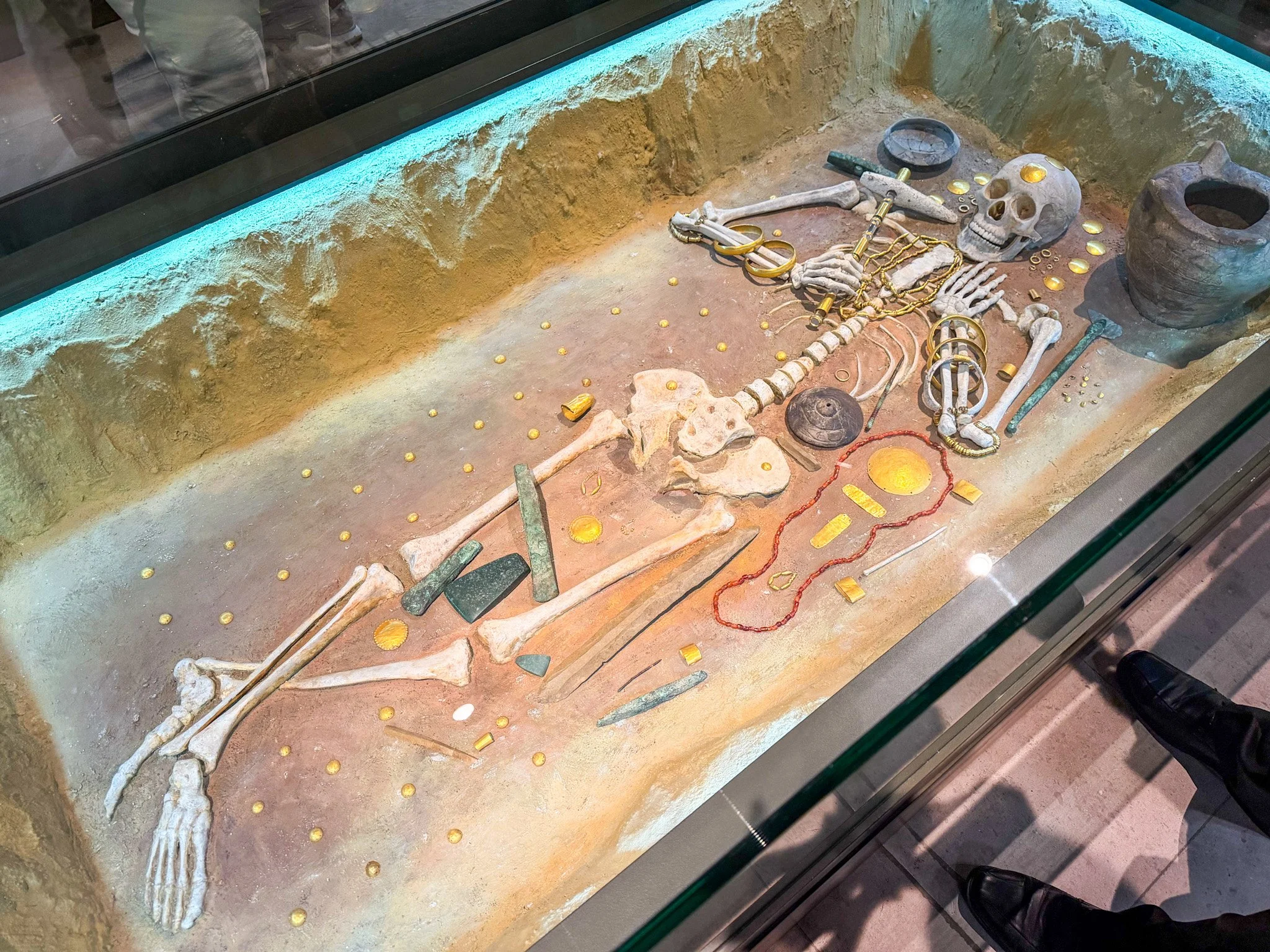 Varna Archaeological Museum skeleton surrounded by real processed gold