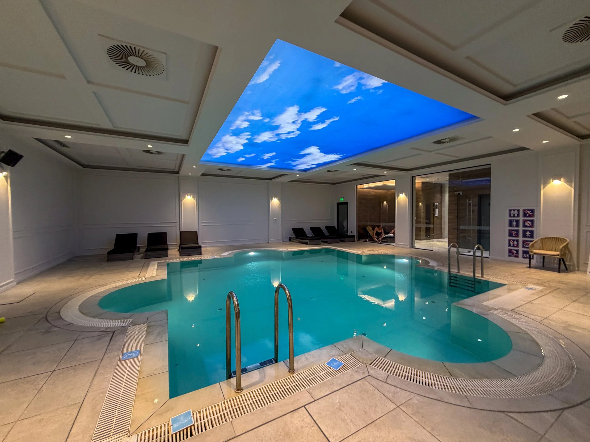 Astor Garden Hotel spa and indoor swimmingpool