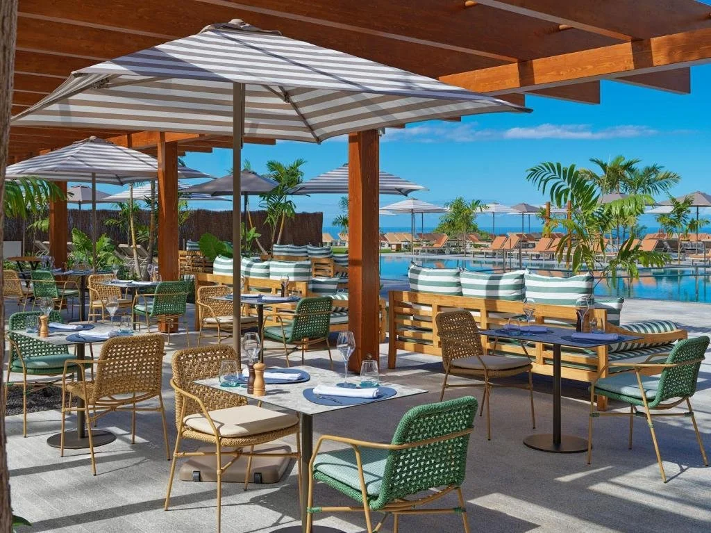 Gran Hotel Taoro outdoor seating area.jpg