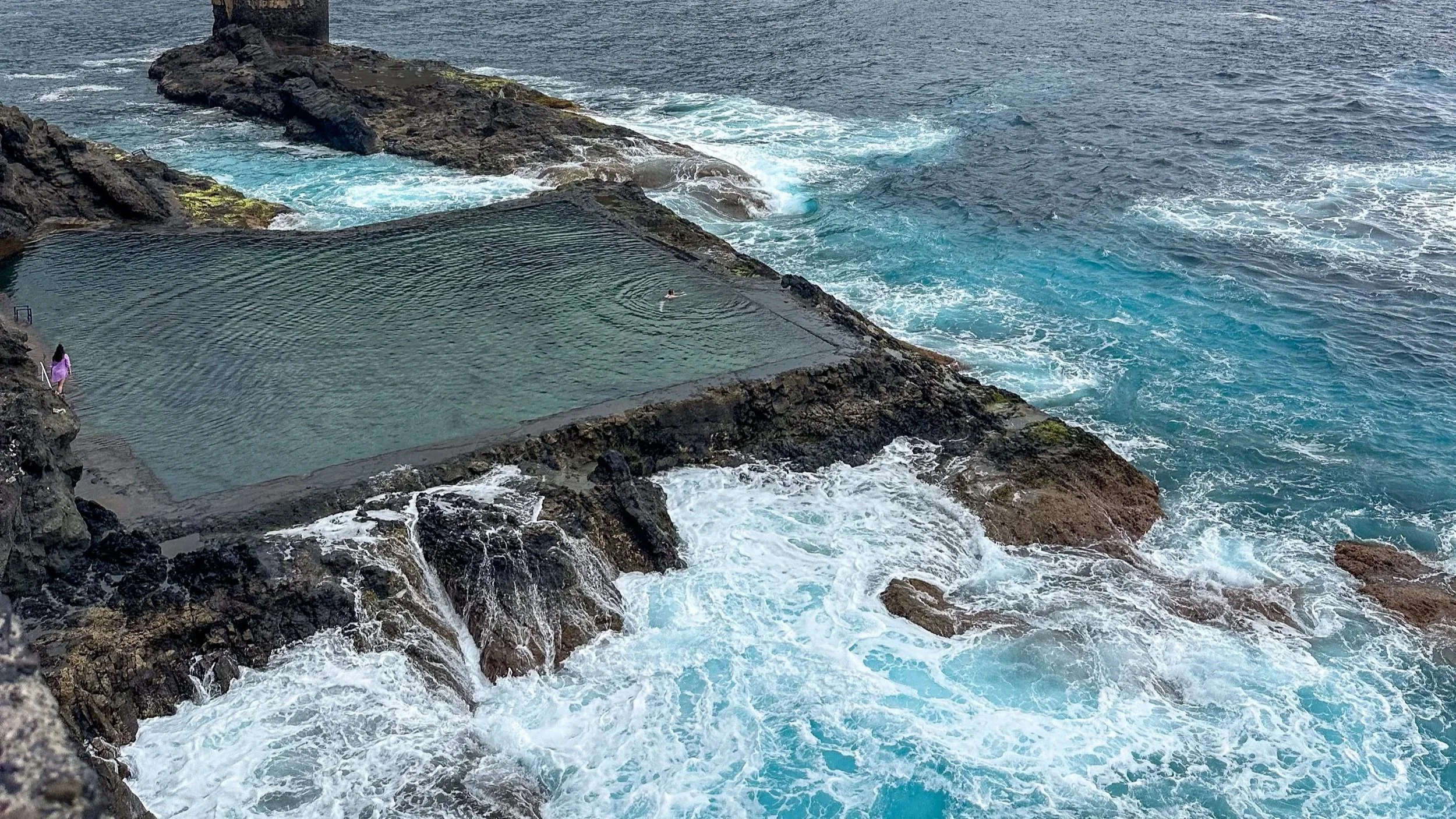 Agitated water at Pescante de Hermigua