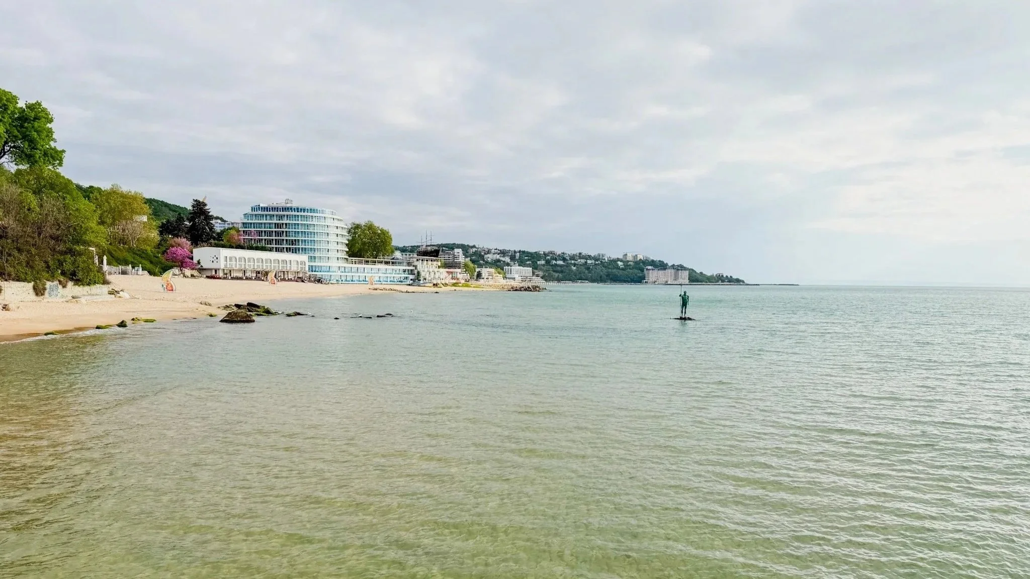 Black+Sea+Views+from+pier+at+Astor+Garden+Hotel