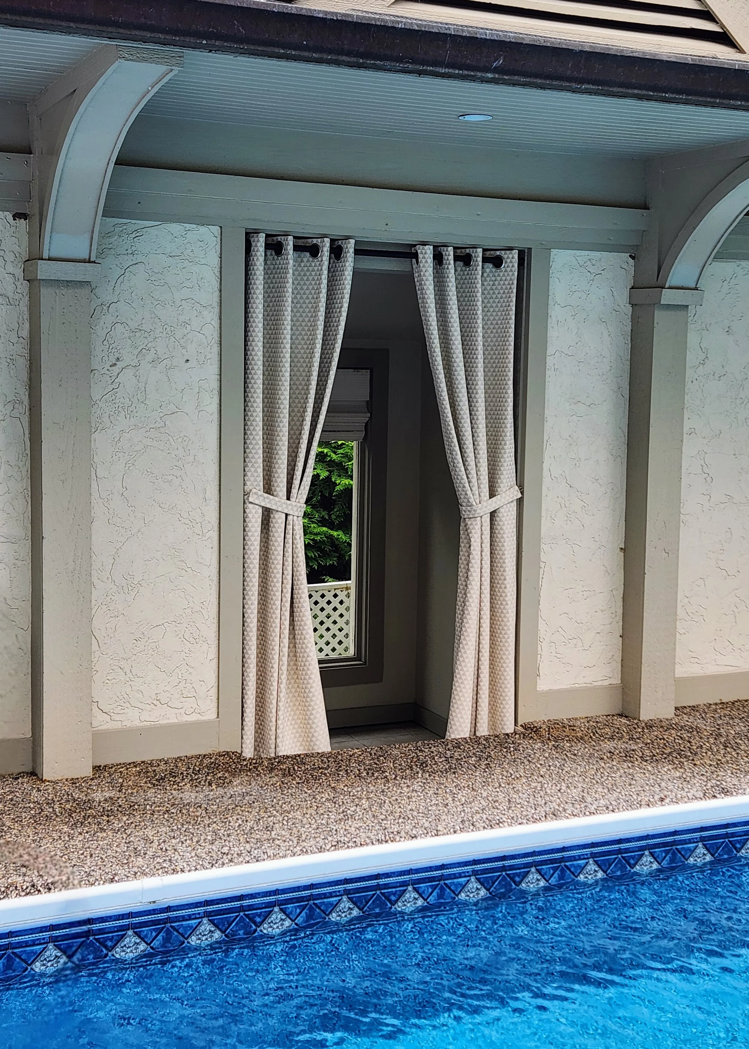 Outdoor curtains