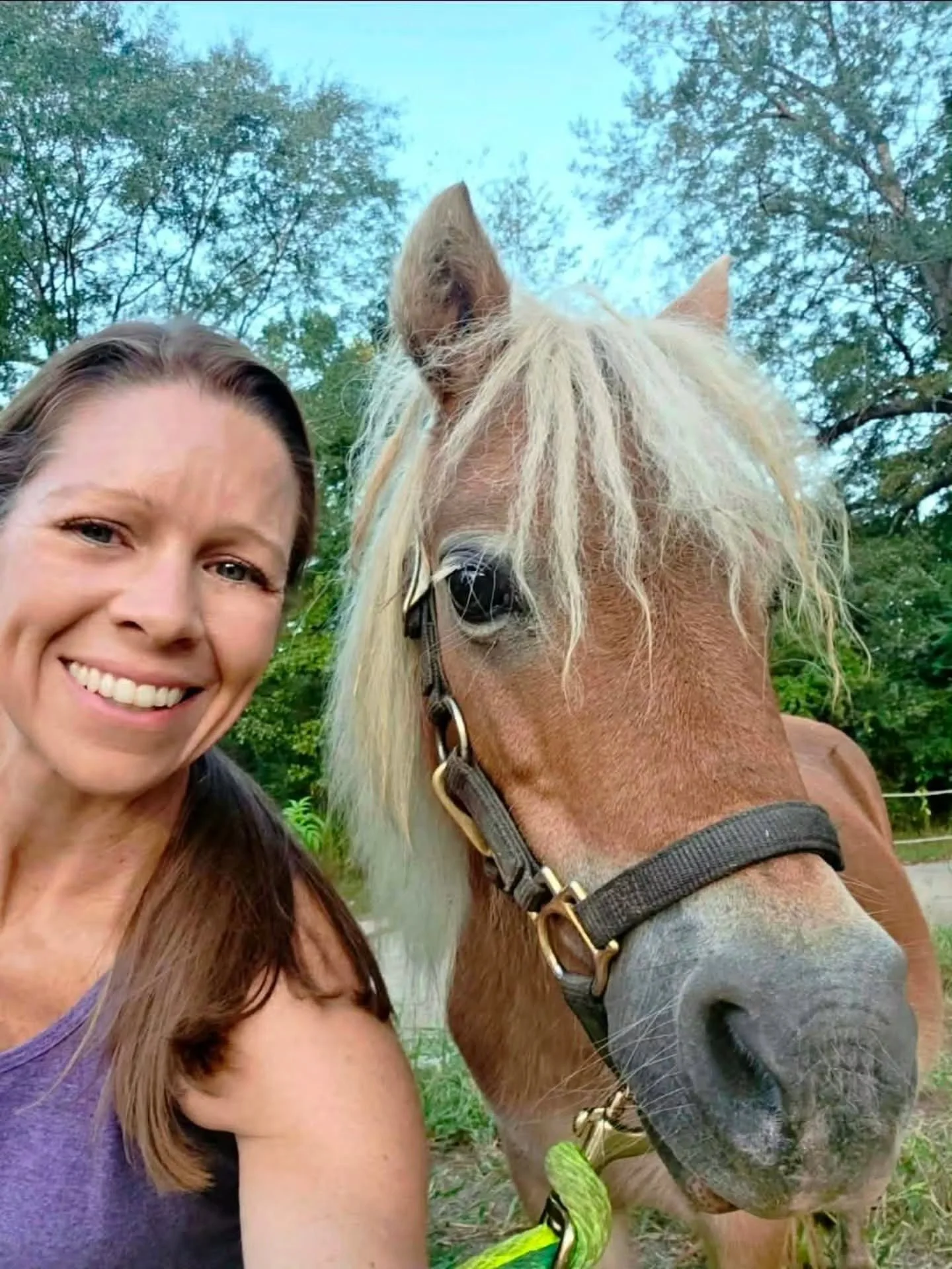 Happy Valentines Day from Pancake😍
We are sharing our picture in hopes of winning a contest. The prize is a full @incaoutfittersltd Pony Pack Saddle set gifted from @emmassingale.These sets are awesome. Yall be sure to check them out. One of these s