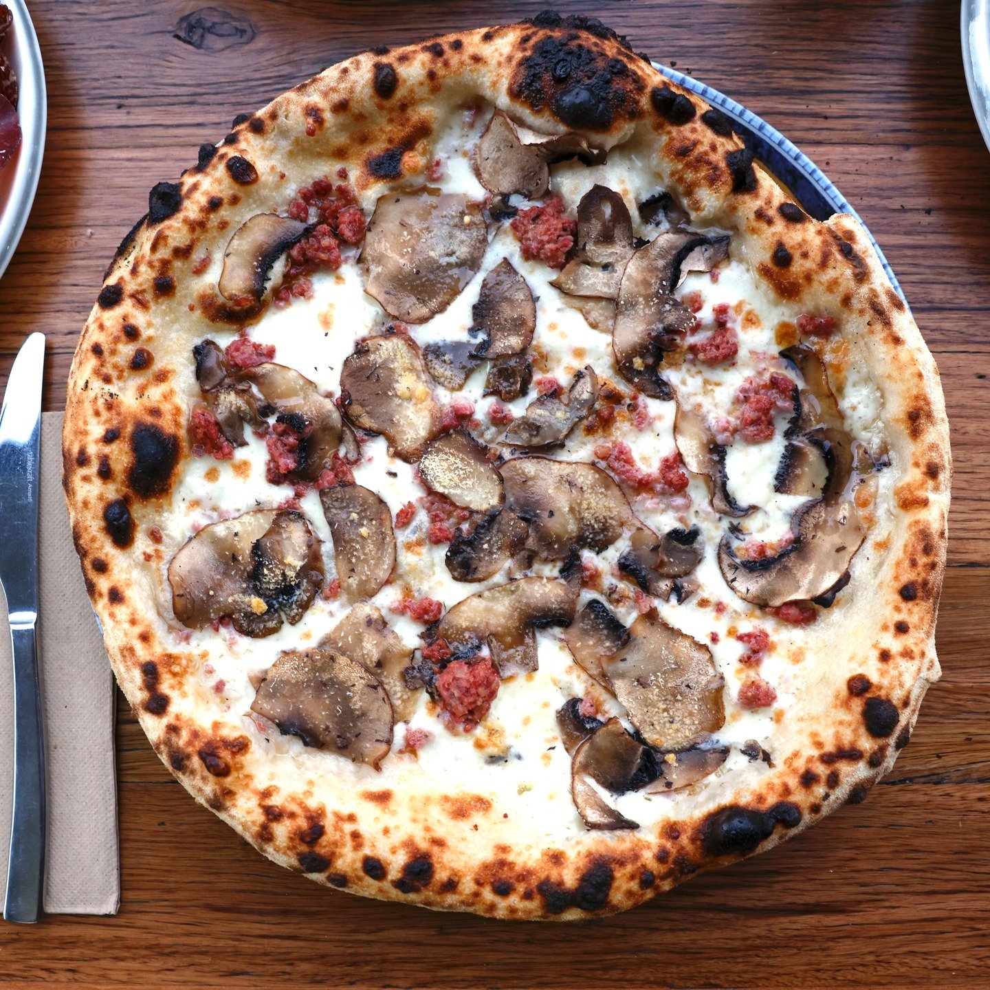 🍕 BOSCAIOLA 🍕
Rich. Rustic. Irresistible.

Topped with Mozzarella, Sausage, Mushrooms, and Pecorino Cheese &ndash; our Boscaiola is a flavour-packed tribute to the forest.

🔥 Fresh from the oven. Ready to devour.

📍Available now at La Piazzetta W