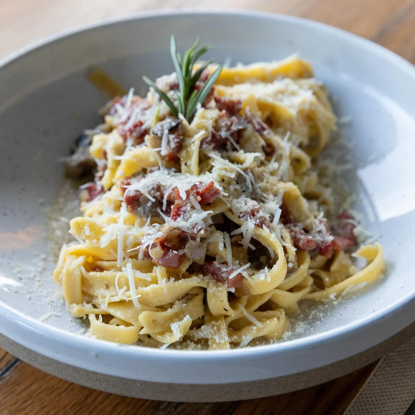 🍝 PASTA SPECIAL 🍝

Prosciutto &amp; Mushroom 🤌
Fresh pasta tossed with earthy mushrooms 🍄 and delicate slices of prosciutto 🥓, finished simply with olive oil &amp; parmesan.

Pure Italian flavor, no fuss 🇮🇹✨

Available now at La Piazzetta Sydn