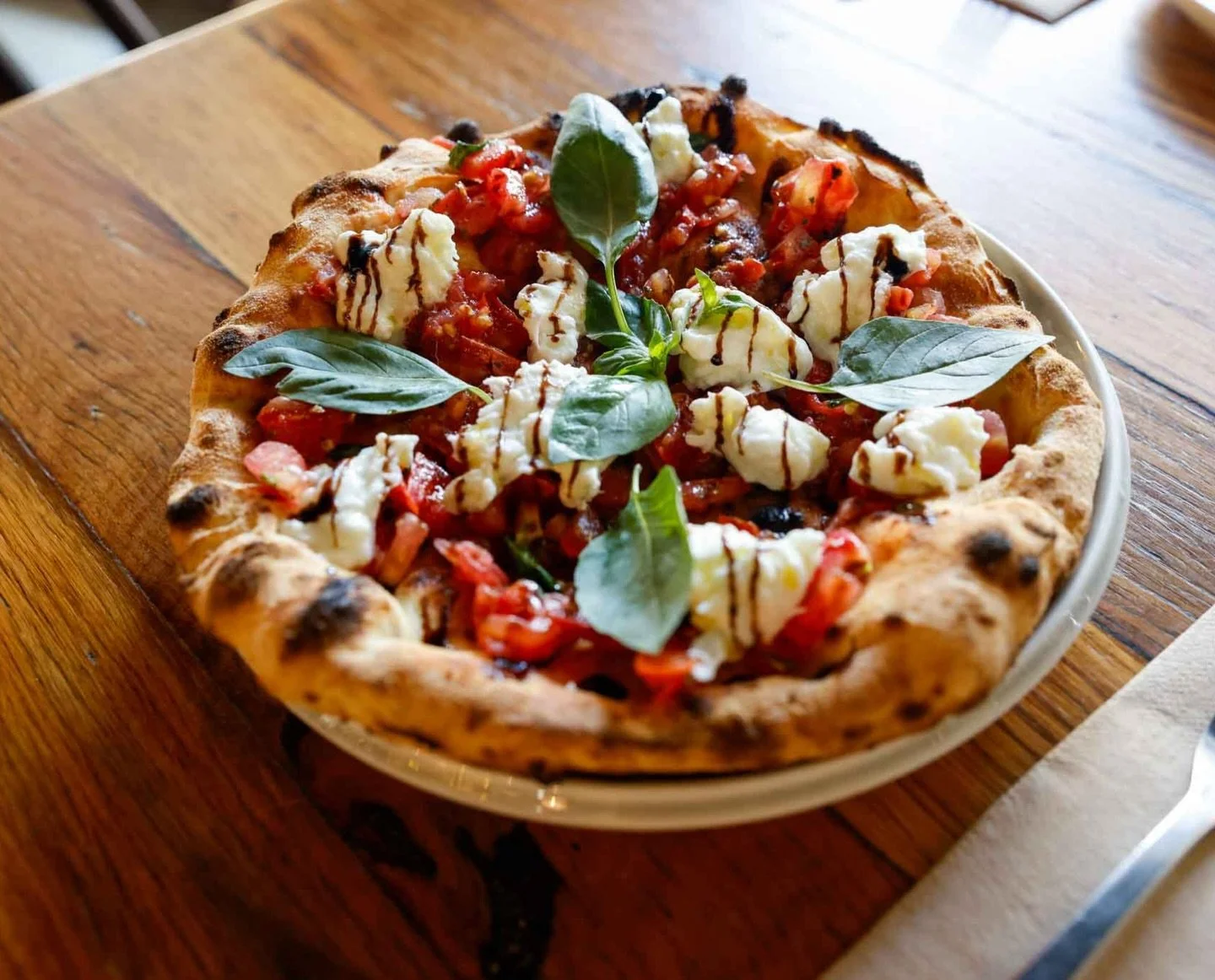 Our Focaccia Caprese crispy pizza base topped with sweet cherry tomatoes, creamy buffalo mozzarella and finished with a drizzle of balsamic vinegar. Simple, bold, and full of flavour 🇮🇹✨

Perfect for sharing&hellip; or keeping all to yourself.

#Fo