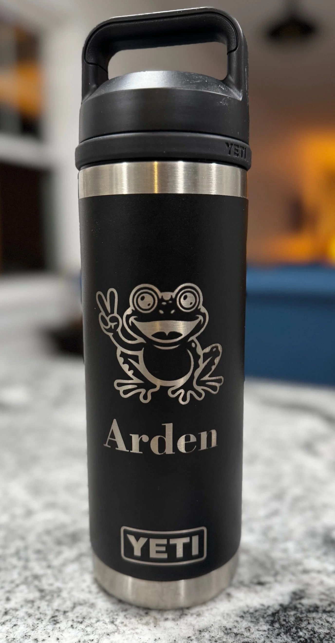 Water bottle engraved with name and a funny frog picture
