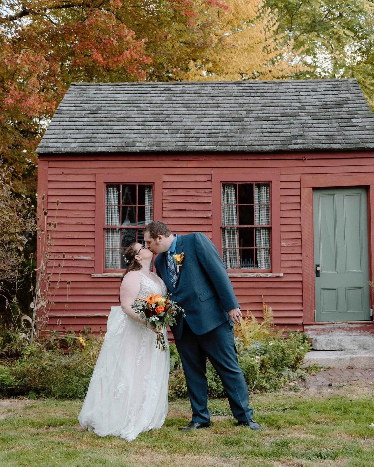 Last weekend I had the pleasure of photographing Hadley + Dylan&rsquo;s wedding celebration! And what a magical fall foliage day we got for this stunning couple! There were so many thoughtful details that went into the day and beautiful moments share