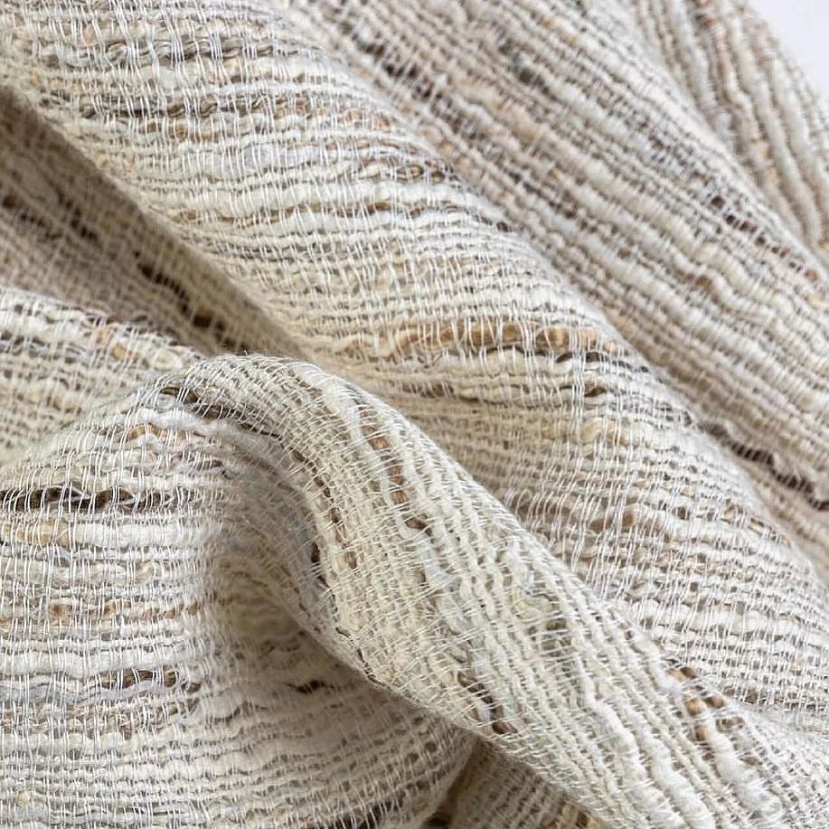 This beauty 🤎 @westbury_textiles Casablanca. 

A Belgian linen blend with slubbing and irregularities which are an inherent part of this stunning tonal + textured fabric. 
Available in 3 colour ways. 
Perfect for drapery and soft furnishings.

Sampl