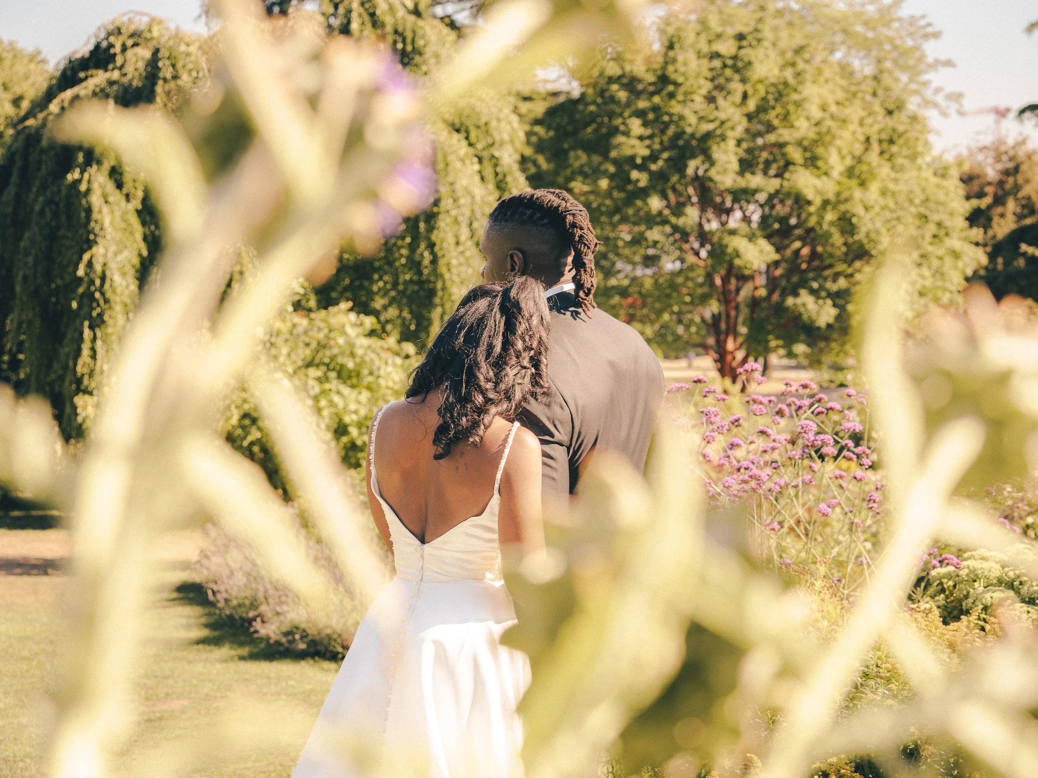 F/2.8 — Dappled Stroll

Lost in the moment. A quiet, romantic gaze bathed in warm, soft afternoon light.